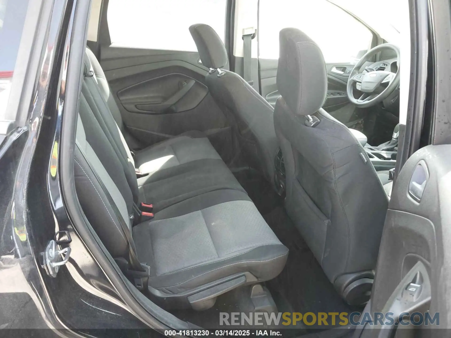8 Photograph of a damaged car 1FMCU9GD3KUA61333 FORD ESCAPE 2019