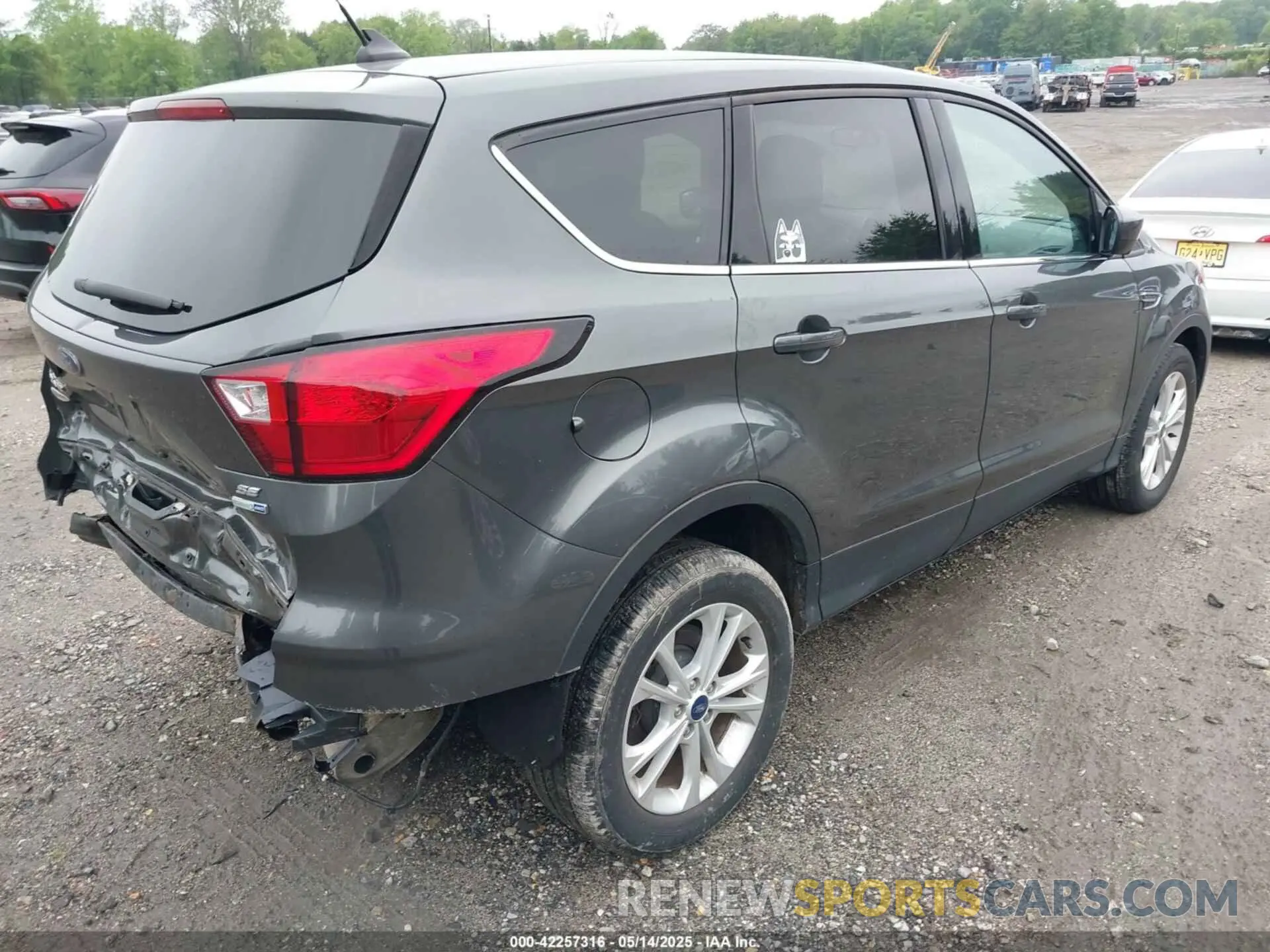 4 Photograph of a damaged car 1FMCU9GD3KUA67083 FORD ESCAPE 2019