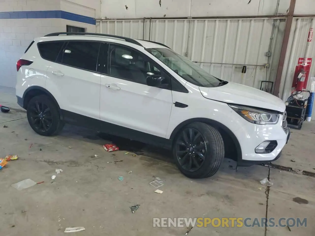 4 Photograph of a damaged car 1FMCU9GD3KUA68315 FORD ESCAPE 2019