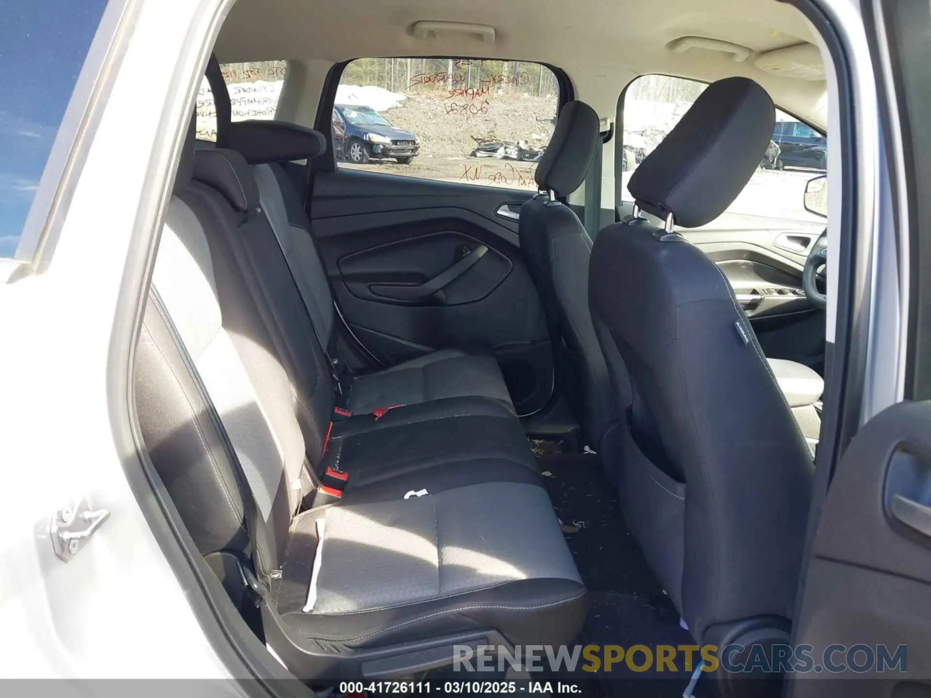 8 Photograph of a damaged car 1FMCU9GD3KUA72879 FORD ESCAPE 2019