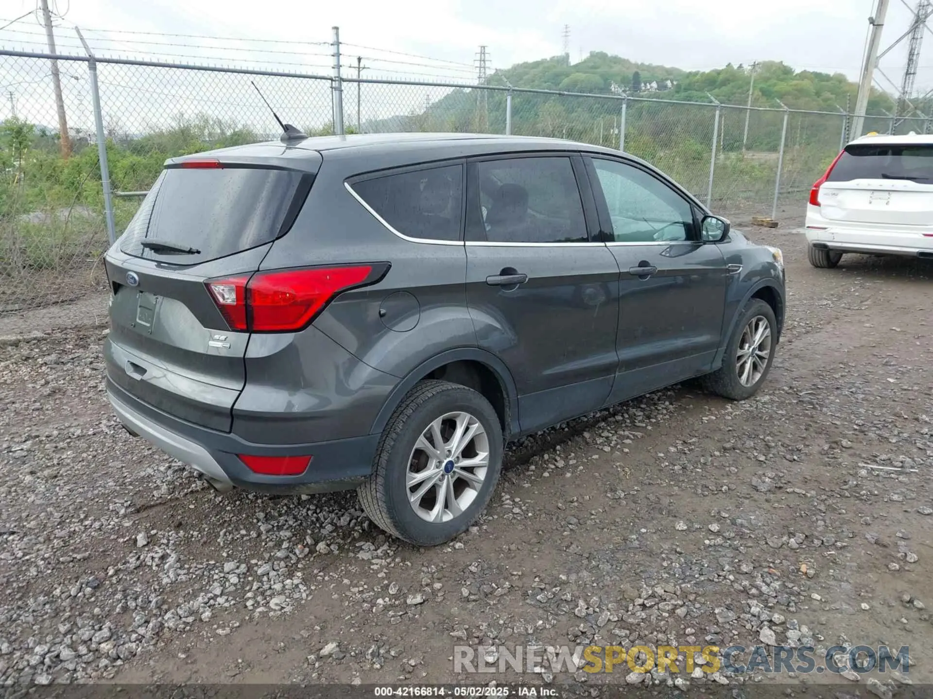 4 Photograph of a damaged car 1FMCU9GD3KUA76379 FORD ESCAPE 2019
