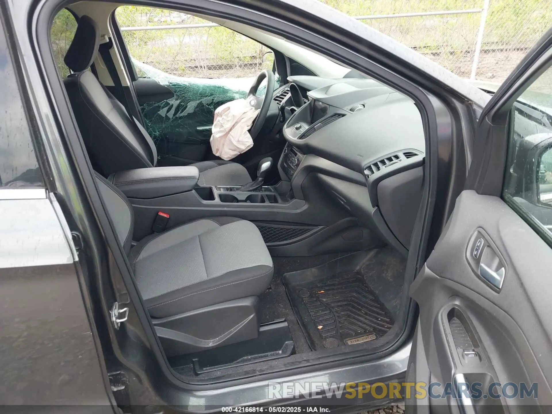5 Photograph of a damaged car 1FMCU9GD3KUA76379 FORD ESCAPE 2019