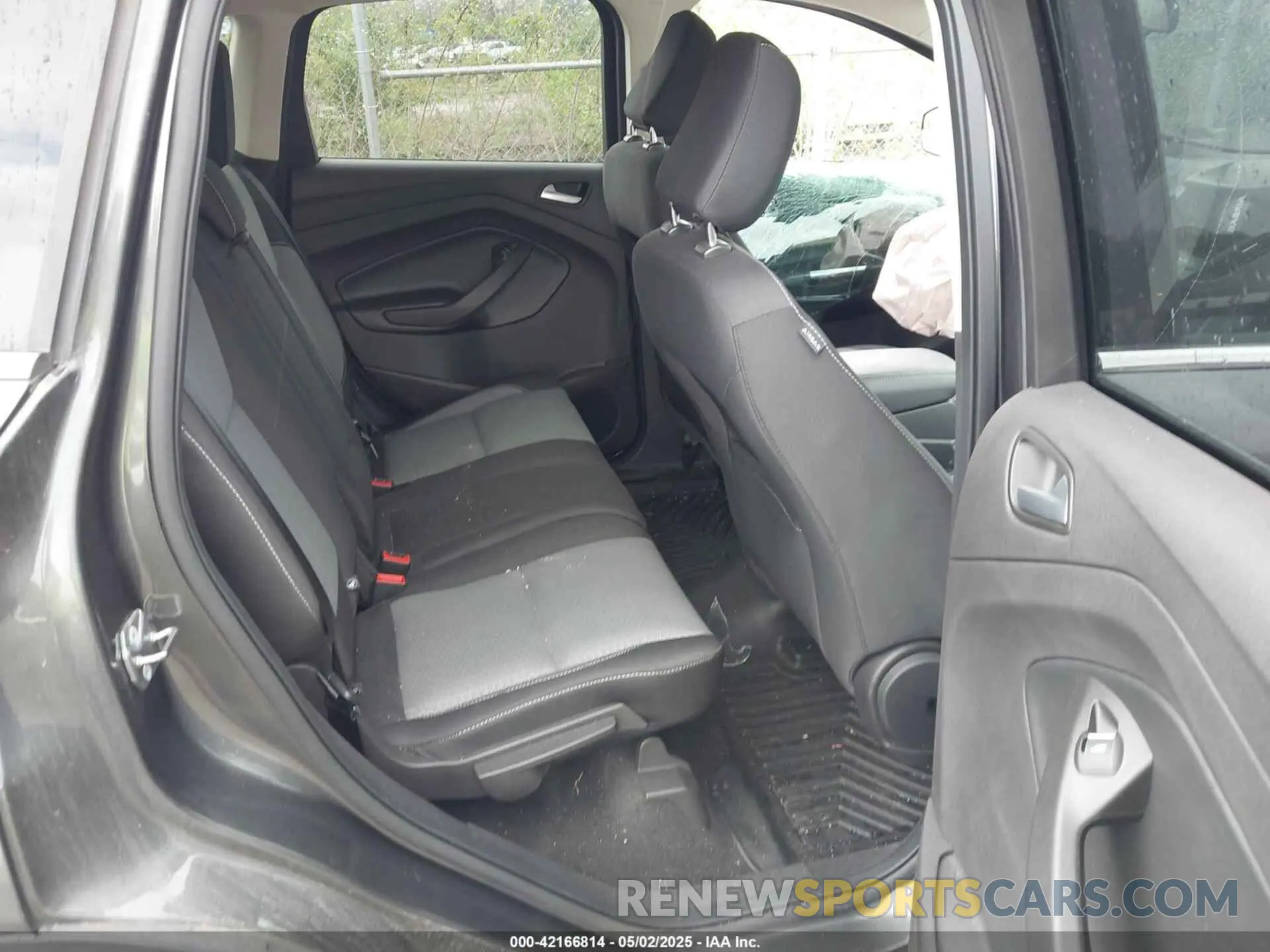 8 Photograph of a damaged car 1FMCU9GD3KUA76379 FORD ESCAPE 2019