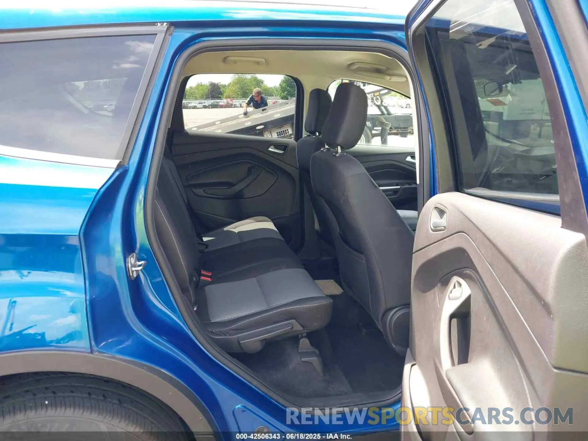 8 Photograph of a damaged car 1FMCU9GD3KUA98088 FORD ESCAPE 2019