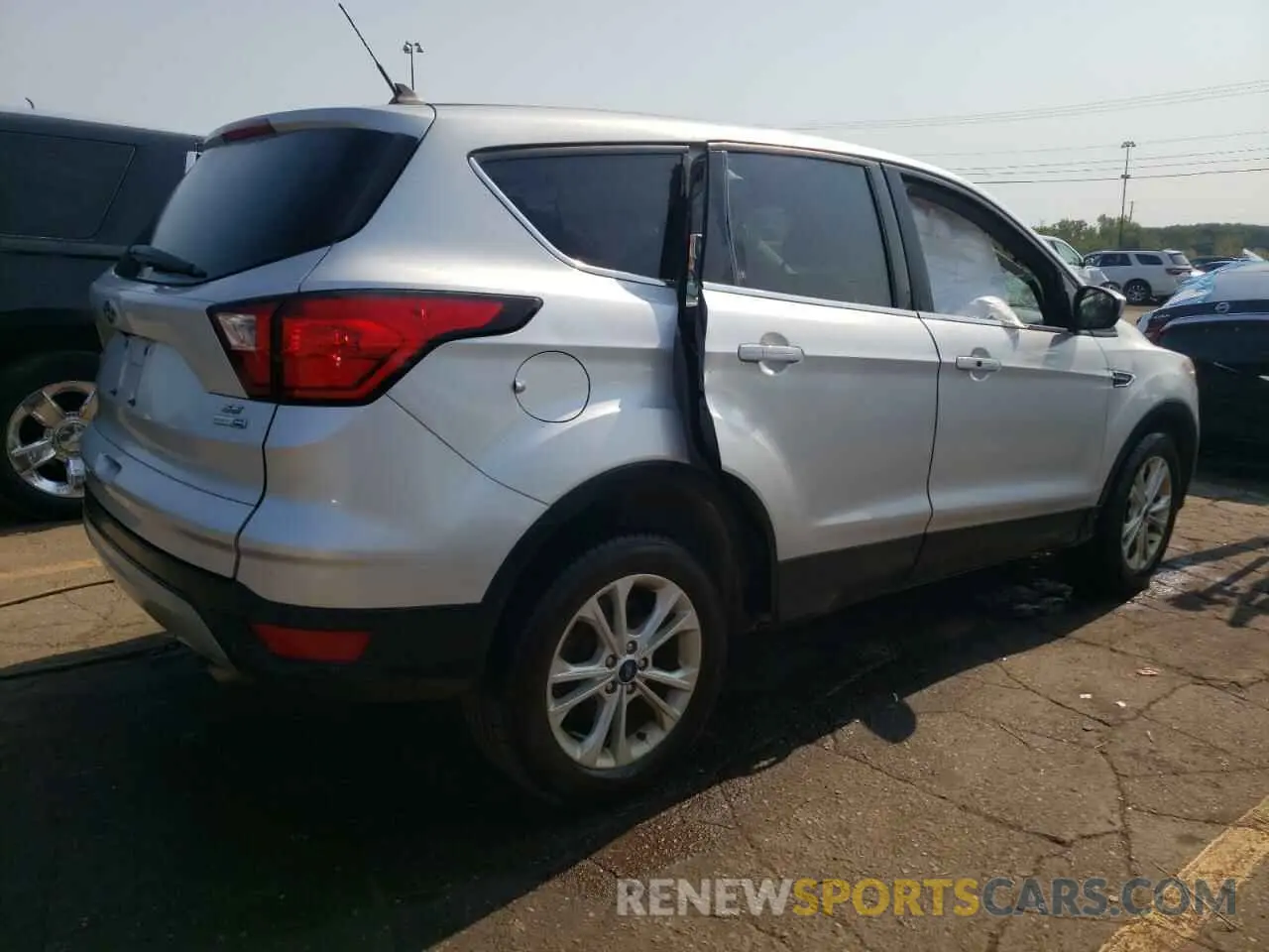 3 Photograph of a damaged car 1FMCU9GD3KUA98513 FORD ESCAPE 2019