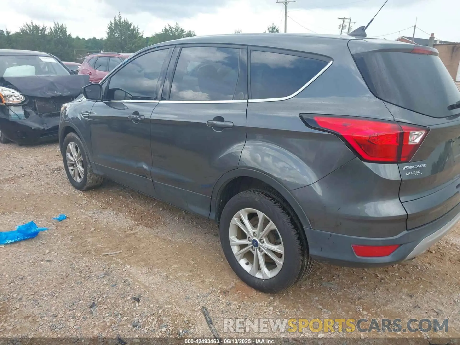 3 Photograph of a damaged car 1FMCU9GD3KUB11566 FORD ESCAPE 2019