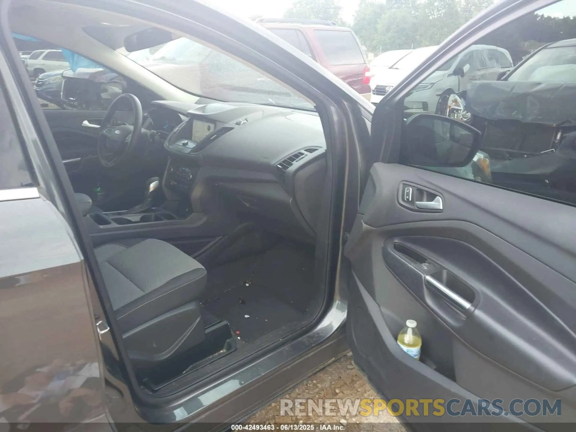 5 Photograph of a damaged car 1FMCU9GD3KUB11566 FORD ESCAPE 2019