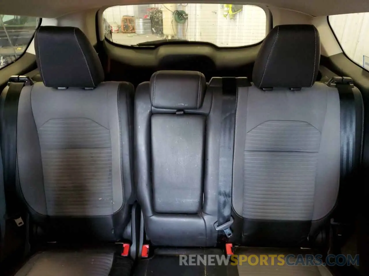 10 Photograph of a damaged car 1FMCU9GD3KUB50383 FORD ESCAPE 2019
