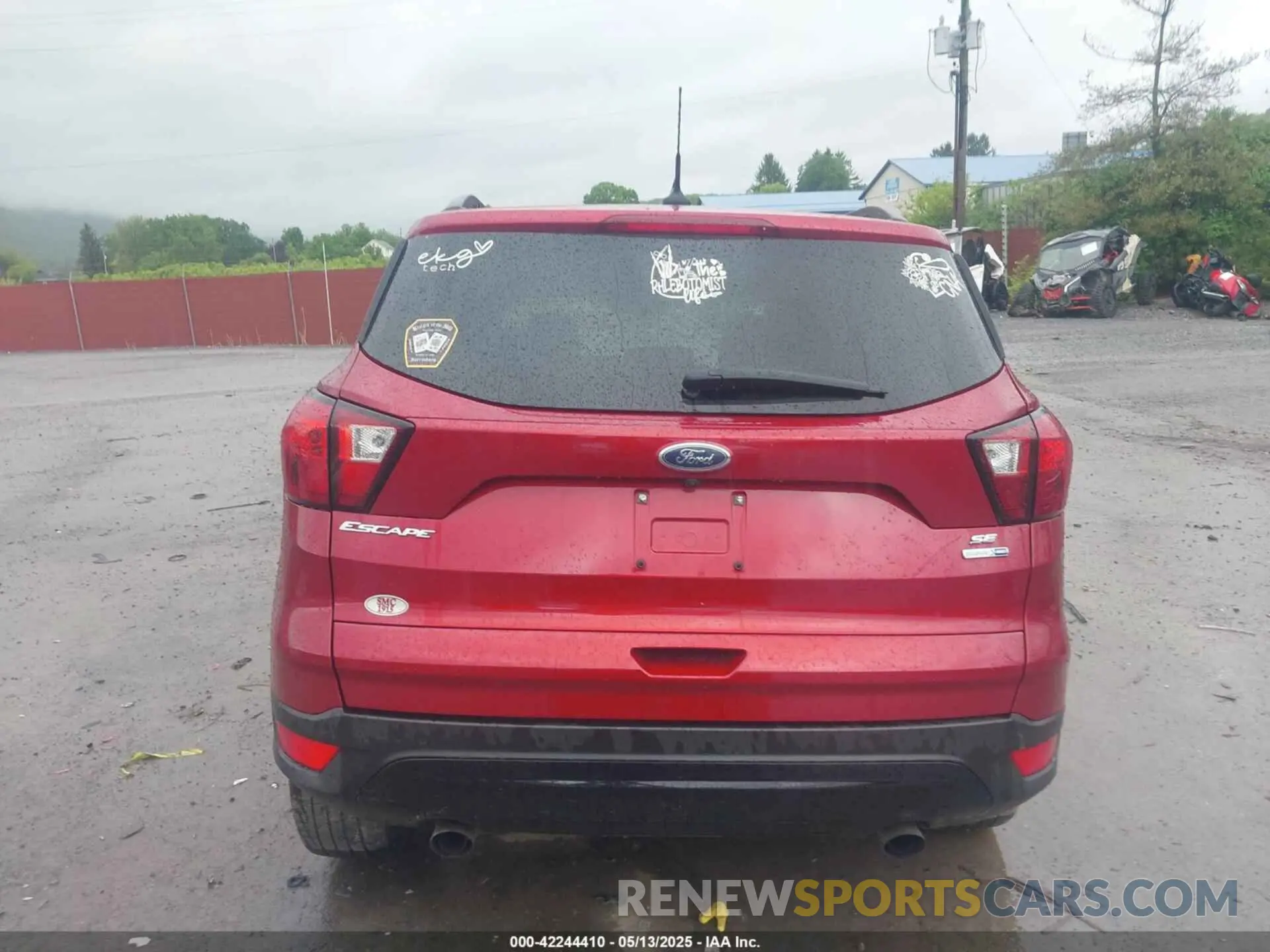 17 Photograph of a damaged car 1FMCU9GD3KUC21145 FORD ESCAPE 2019