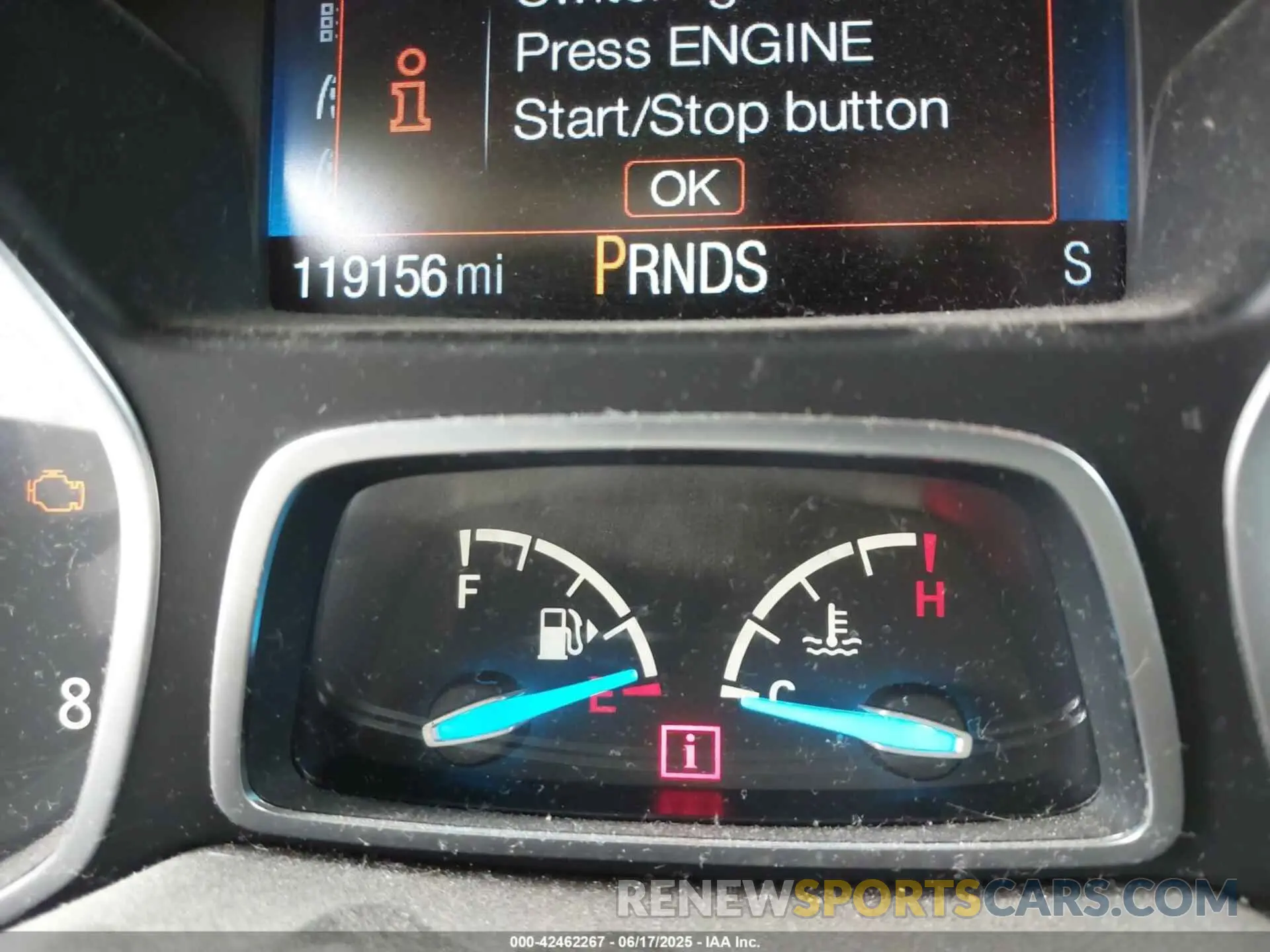 16 Photograph of a damaged car 1FMCU9GD4KUA00833 FORD ESCAPE 2019
