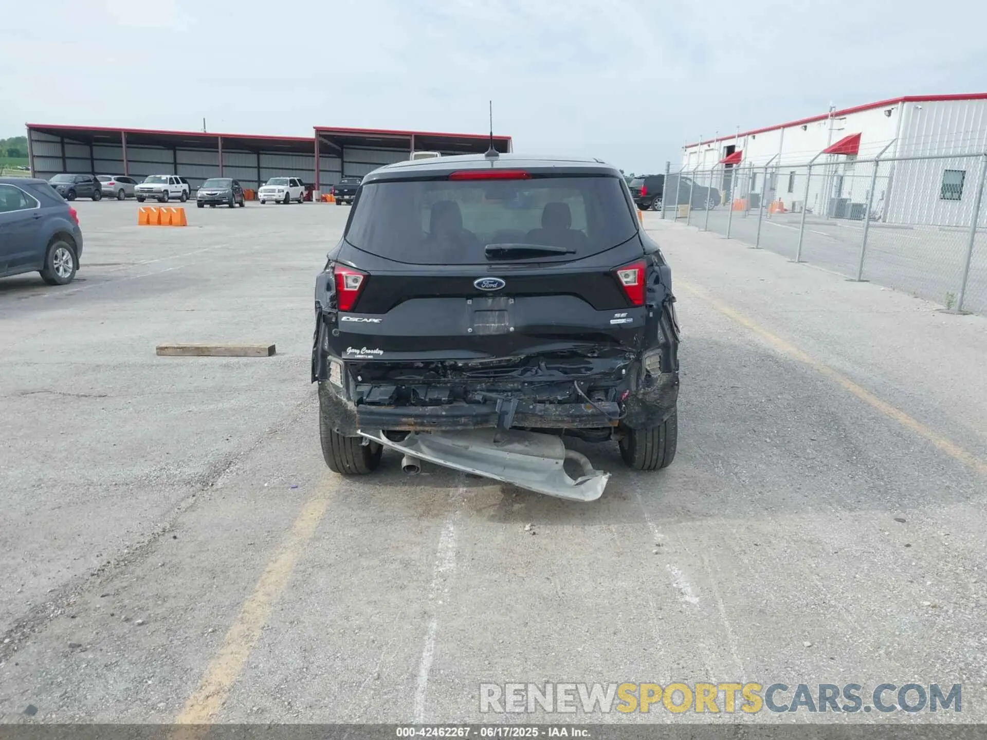 17 Photograph of a damaged car 1FMCU9GD4KUA00833 FORD ESCAPE 2019