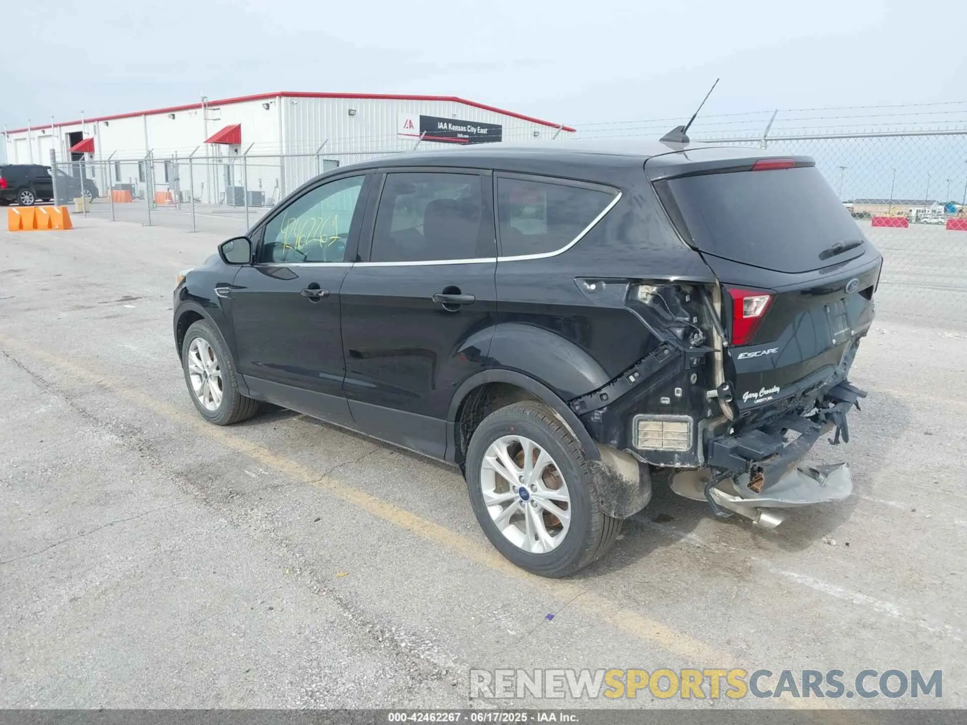 3 Photograph of a damaged car 1FMCU9GD4KUA00833 FORD ESCAPE 2019