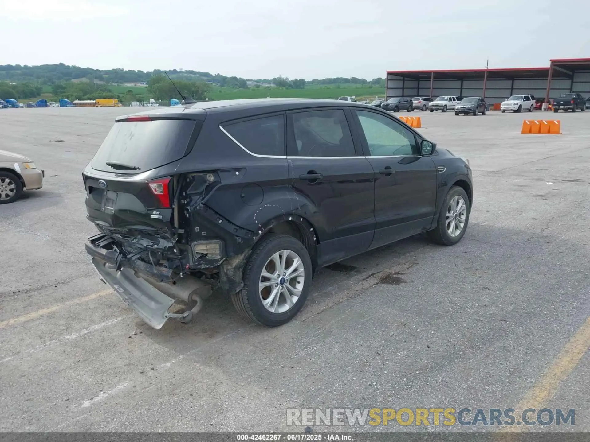 4 Photograph of a damaged car 1FMCU9GD4KUA00833 FORD ESCAPE 2019