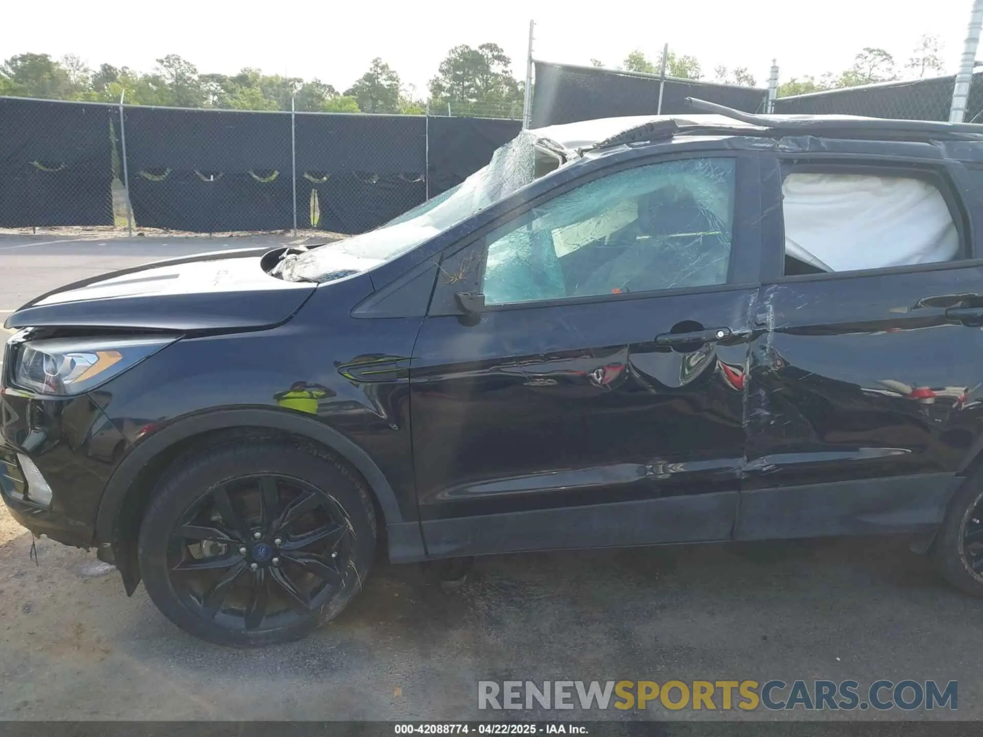 17 Photograph of a damaged car 1FMCU9GD4KUA06714 FORD ESCAPE 2019