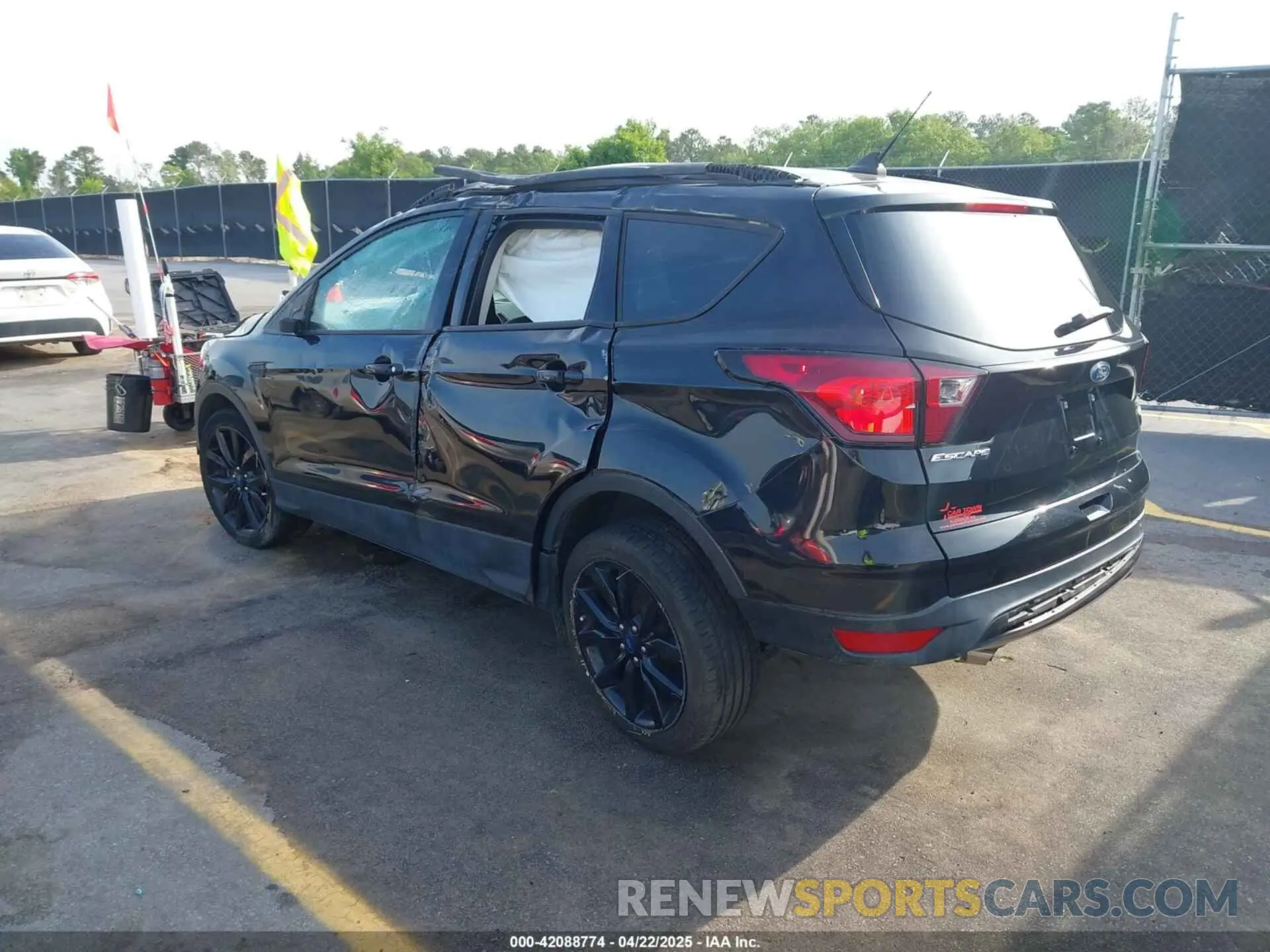 3 Photograph of a damaged car 1FMCU9GD4KUA06714 FORD ESCAPE 2019