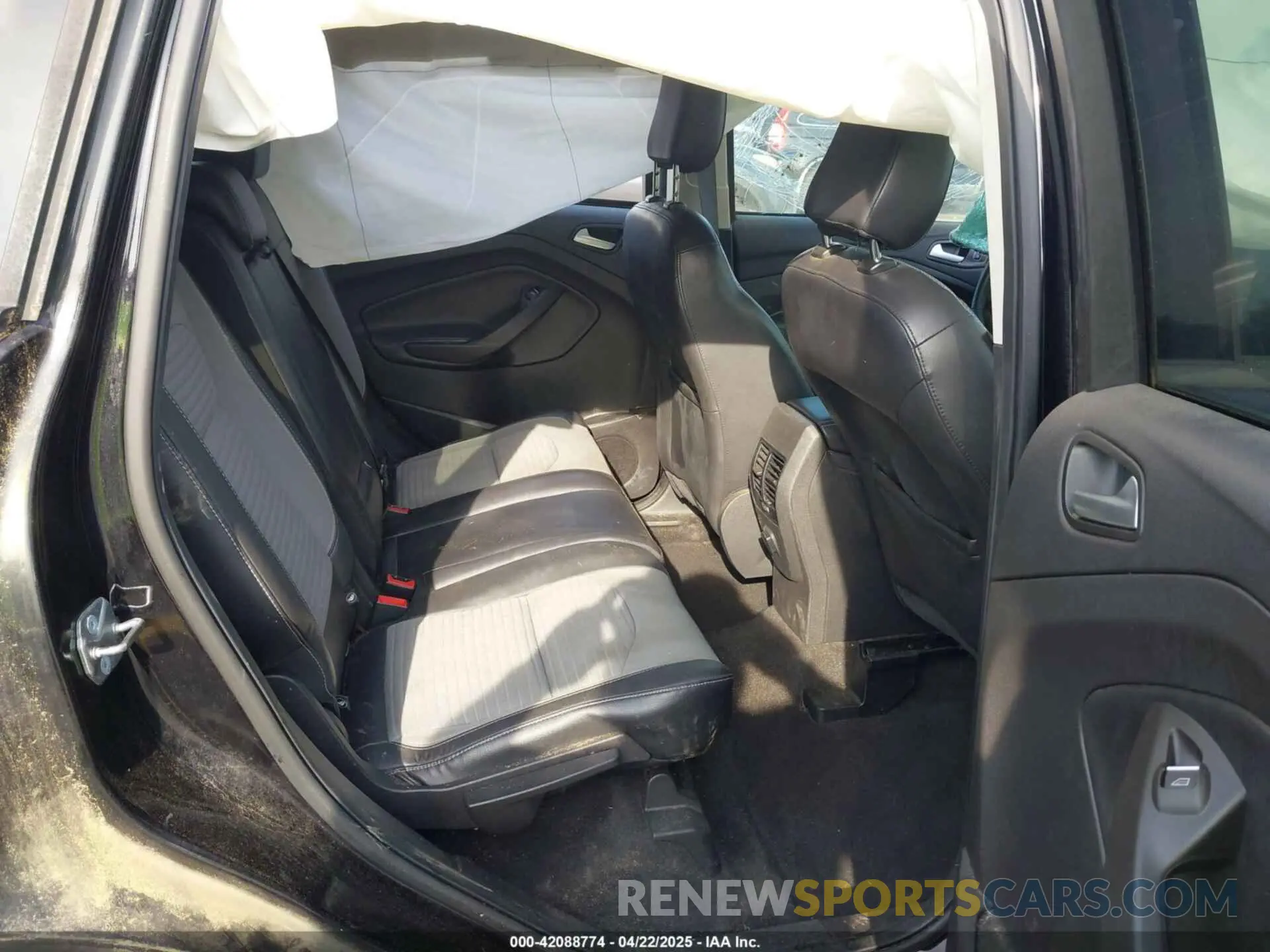 8 Photograph of a damaged car 1FMCU9GD4KUA06714 FORD ESCAPE 2019