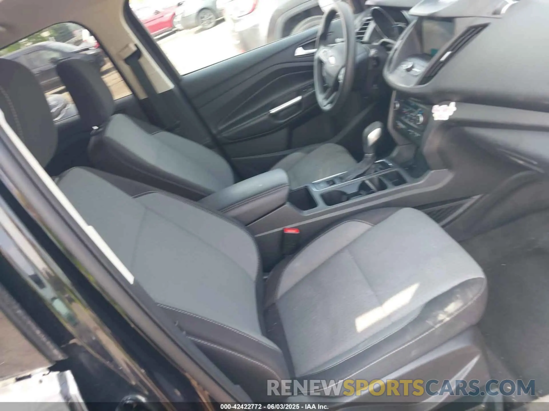 5 Photograph of a damaged car 1FMCU9GD4KUA16921 FORD ESCAPE 2019