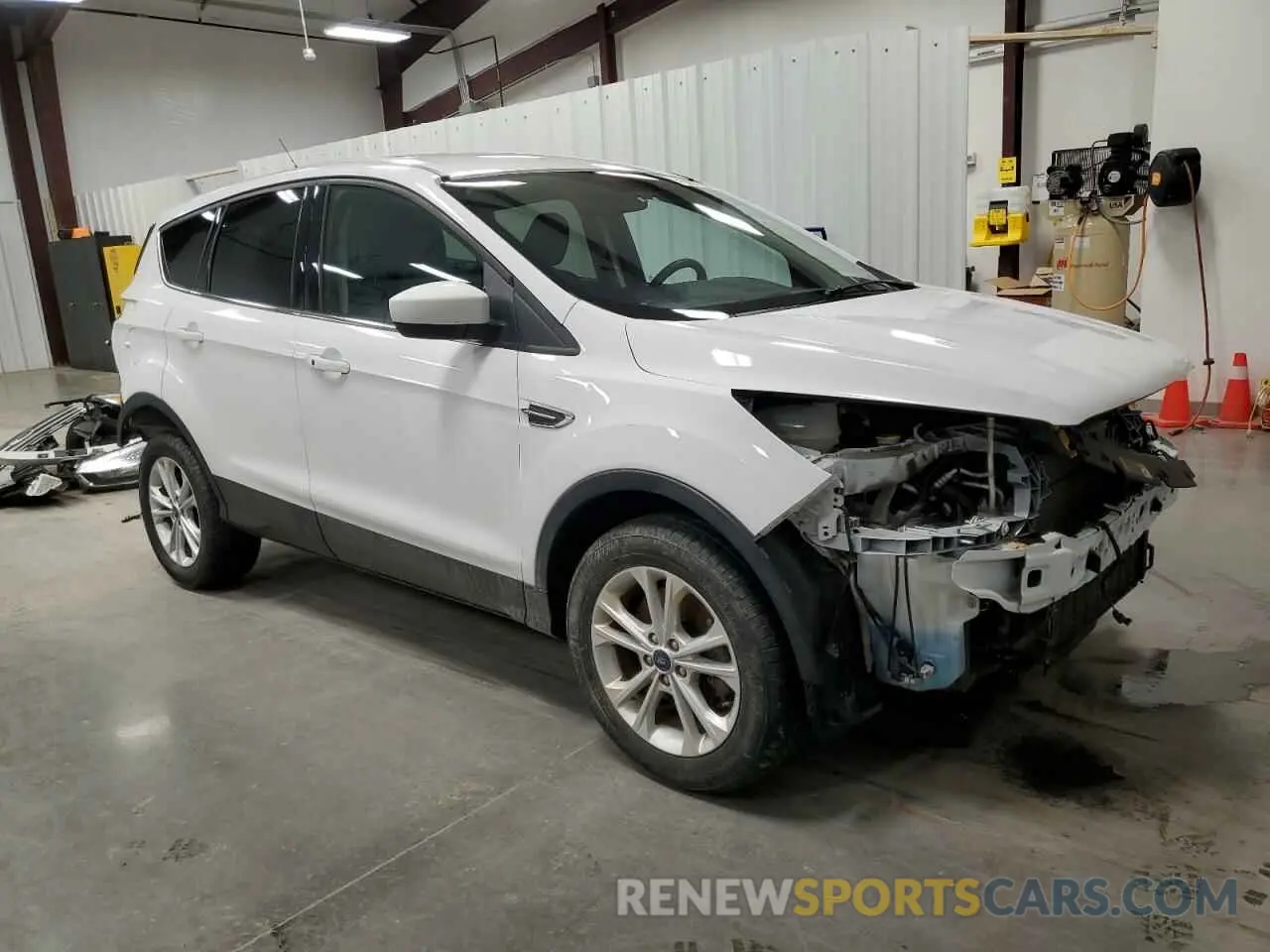 4 Photograph of a damaged car 1FMCU9GD4KUA19978 FORD ESCAPE 2019