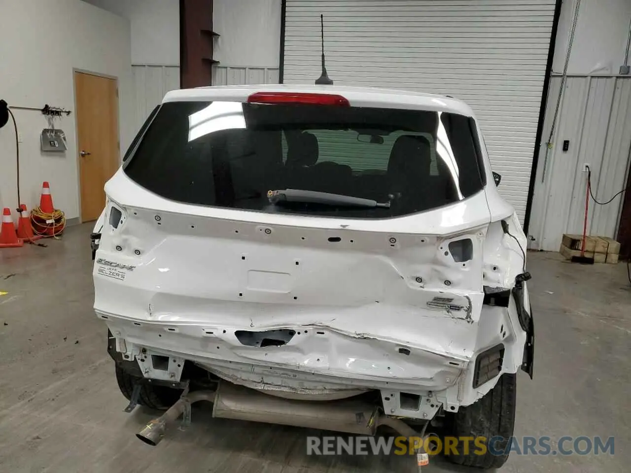 6 Photograph of a damaged car 1FMCU9GD4KUA19978 FORD ESCAPE 2019