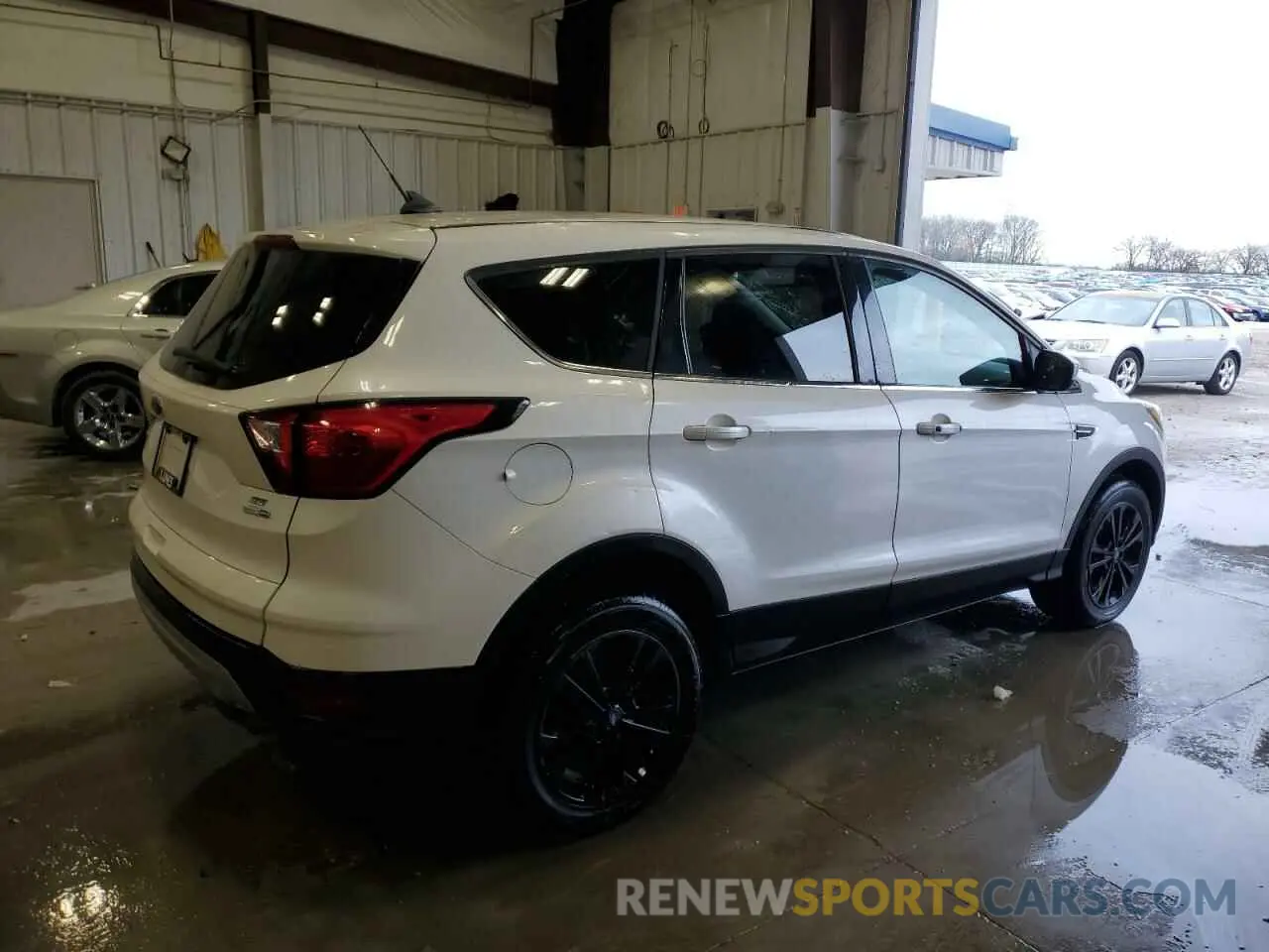 3 Photograph of a damaged car 1FMCU9GD4KUA57176 FORD ESCAPE 2019
