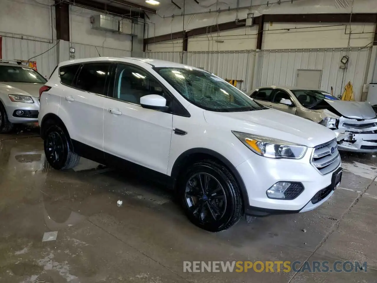 4 Photograph of a damaged car 1FMCU9GD4KUA57176 FORD ESCAPE 2019