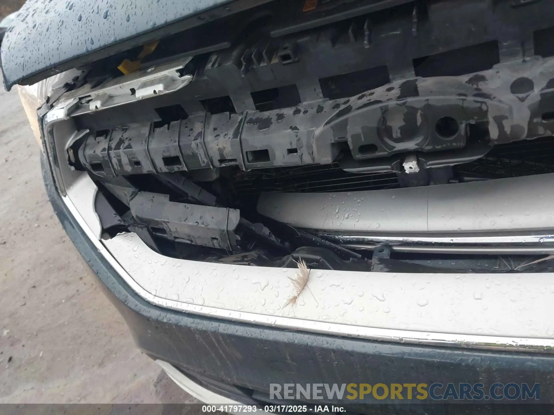 17 Photograph of a damaged car 1FMCU9GD4KUA60546 FORD ESCAPE 2019