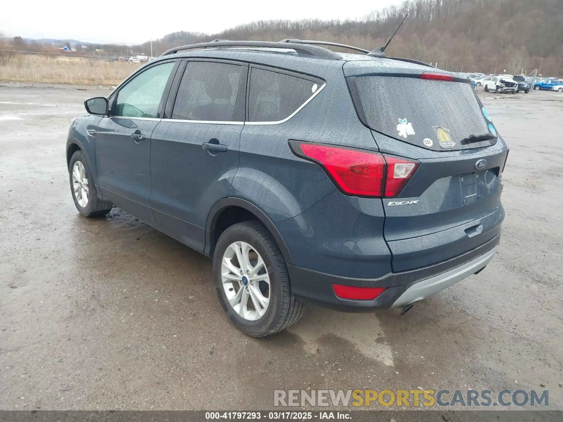 3 Photograph of a damaged car 1FMCU9GD4KUA60546 FORD ESCAPE 2019