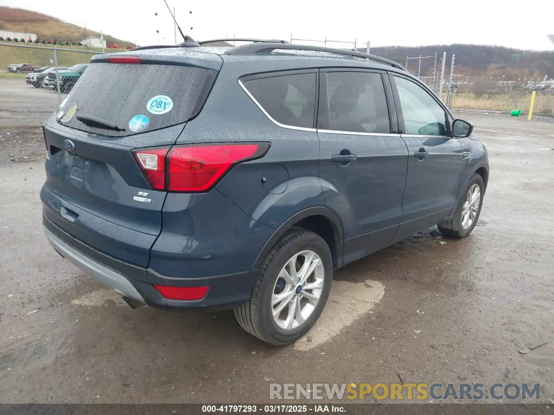 4 Photograph of a damaged car 1FMCU9GD4KUA60546 FORD ESCAPE 2019