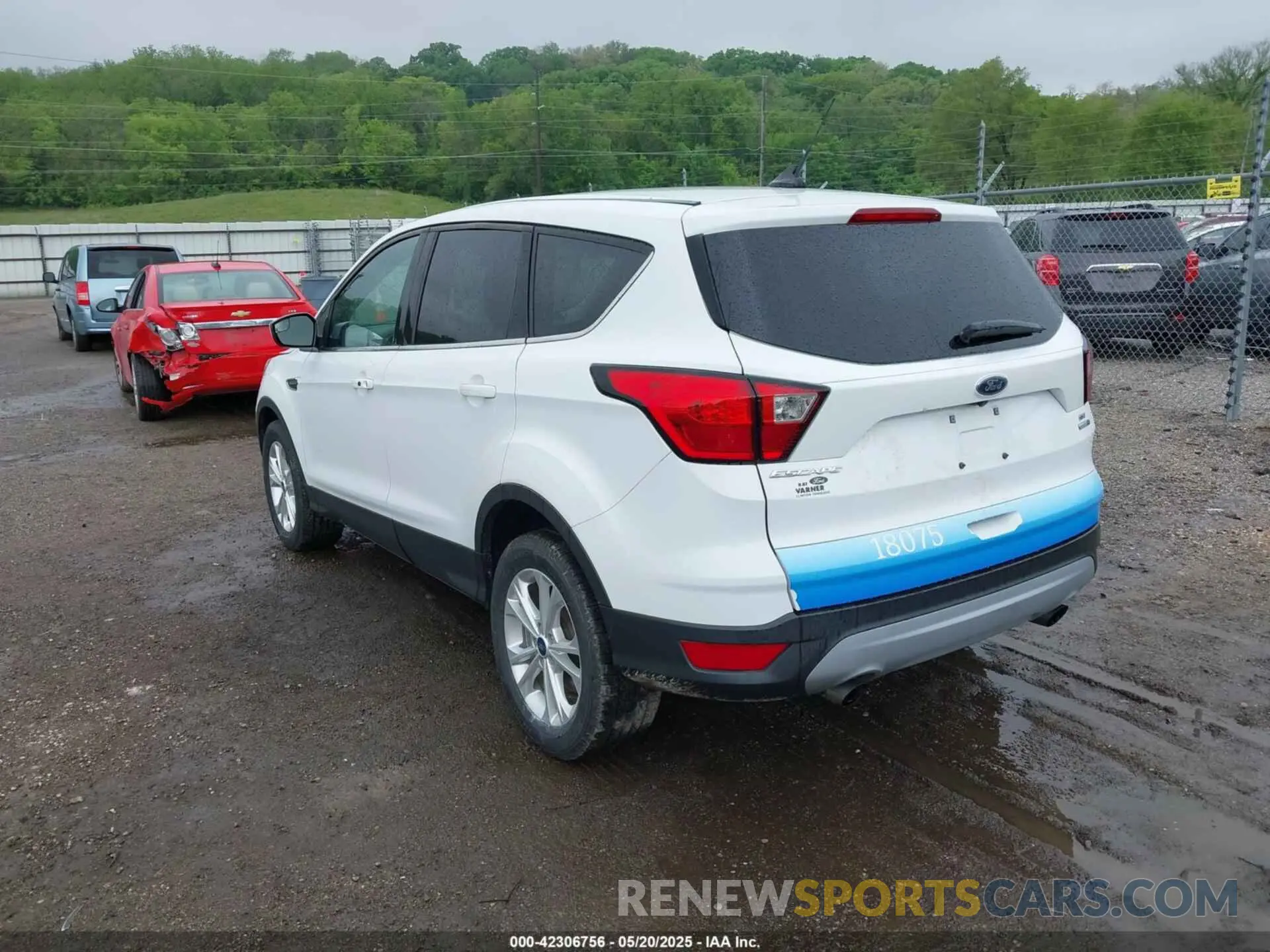3 Photograph of a damaged car 1FMCU9GD4KUA65732 FORD ESCAPE 2019