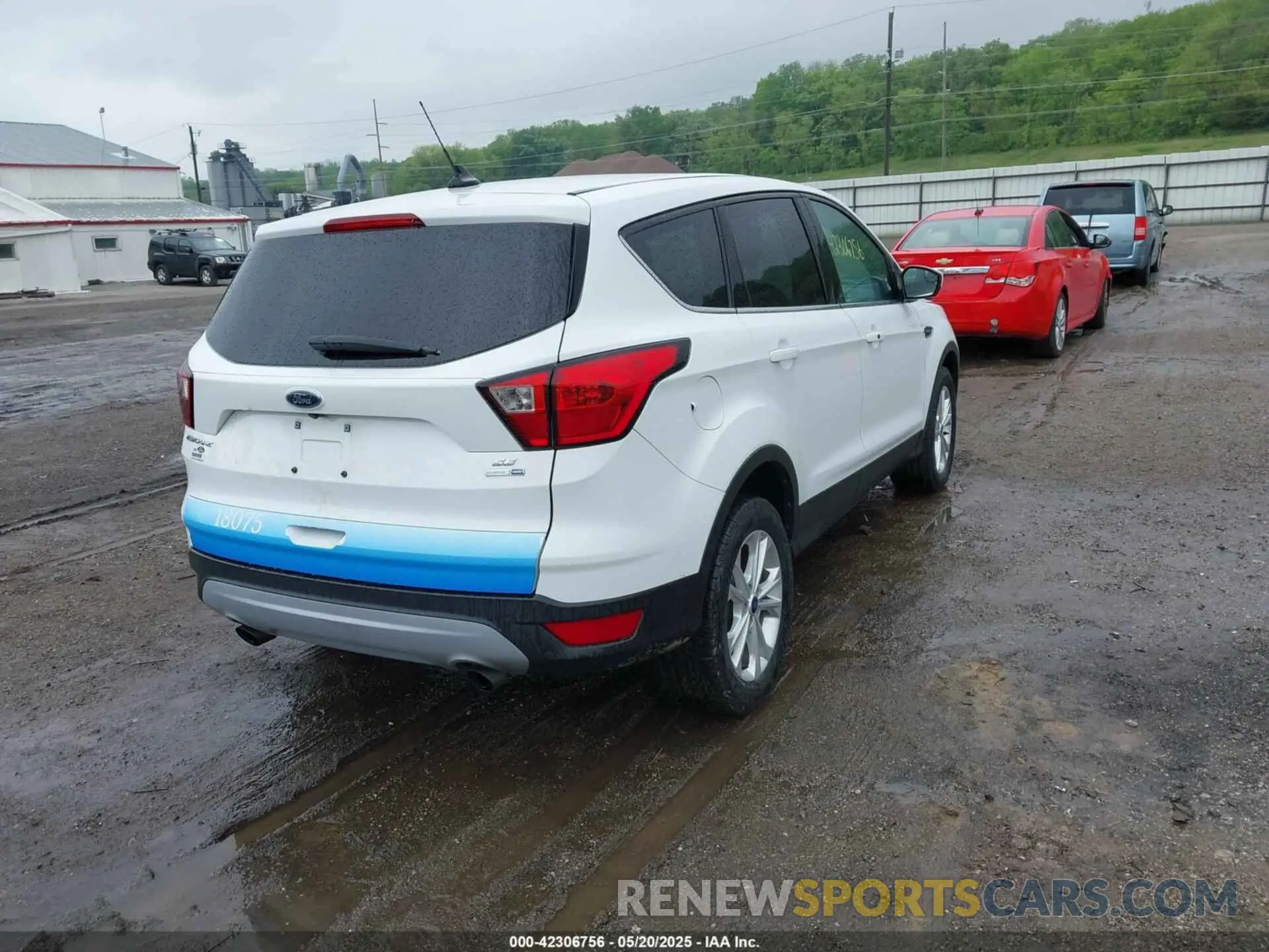 4 Photograph of a damaged car 1FMCU9GD4KUA65732 FORD ESCAPE 2019