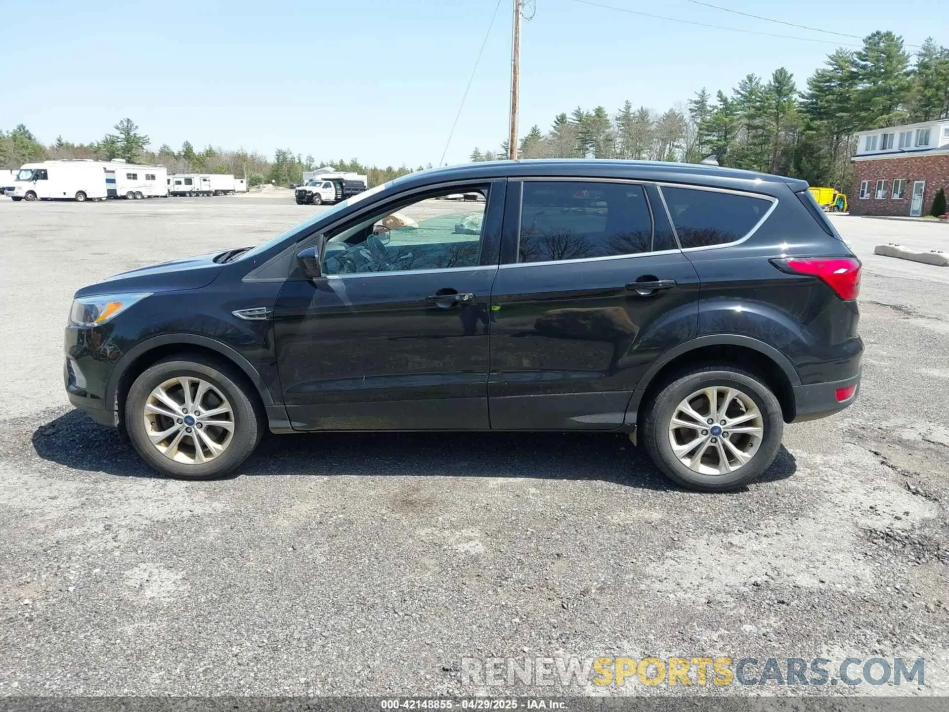 14 Photograph of a damaged car 1FMCU9GD4KUA83745 FORD ESCAPE 2019
