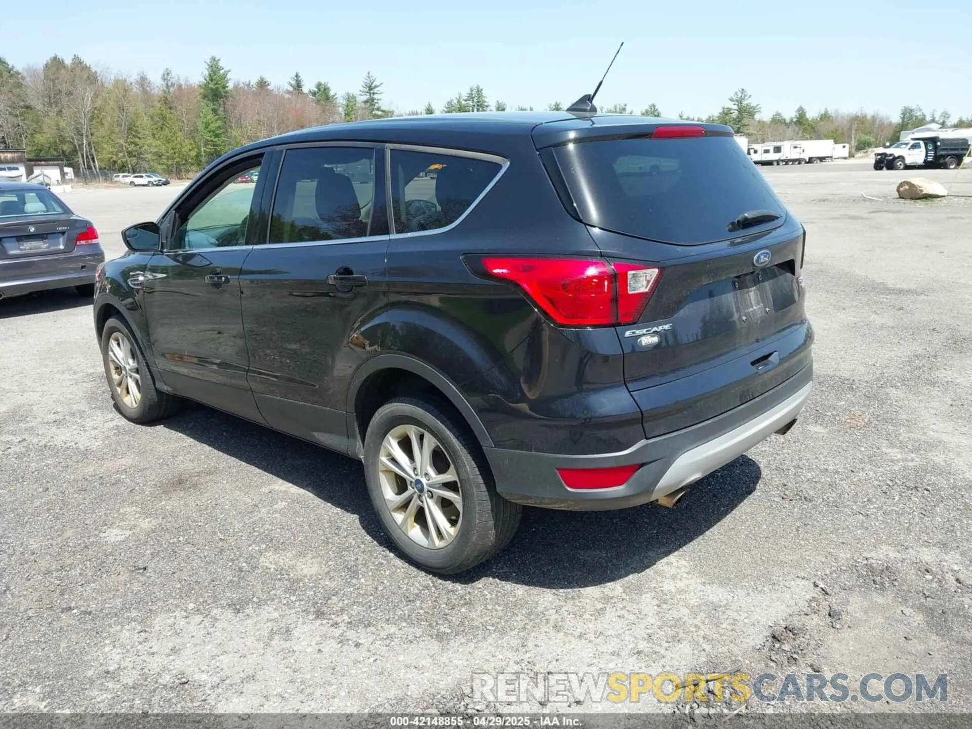 3 Photograph of a damaged car 1FMCU9GD4KUA83745 FORD ESCAPE 2019