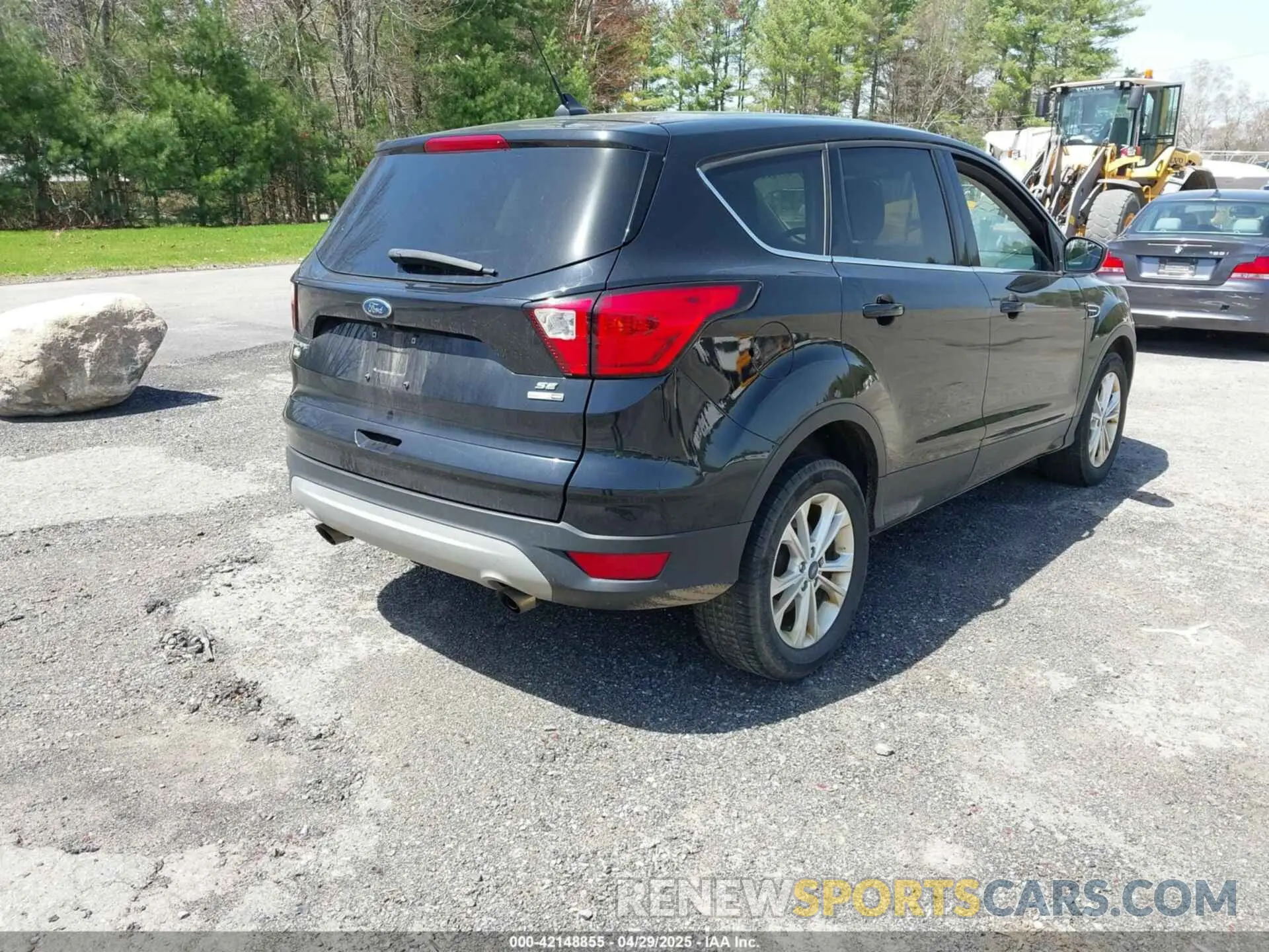 4 Photograph of a damaged car 1FMCU9GD4KUA83745 FORD ESCAPE 2019
