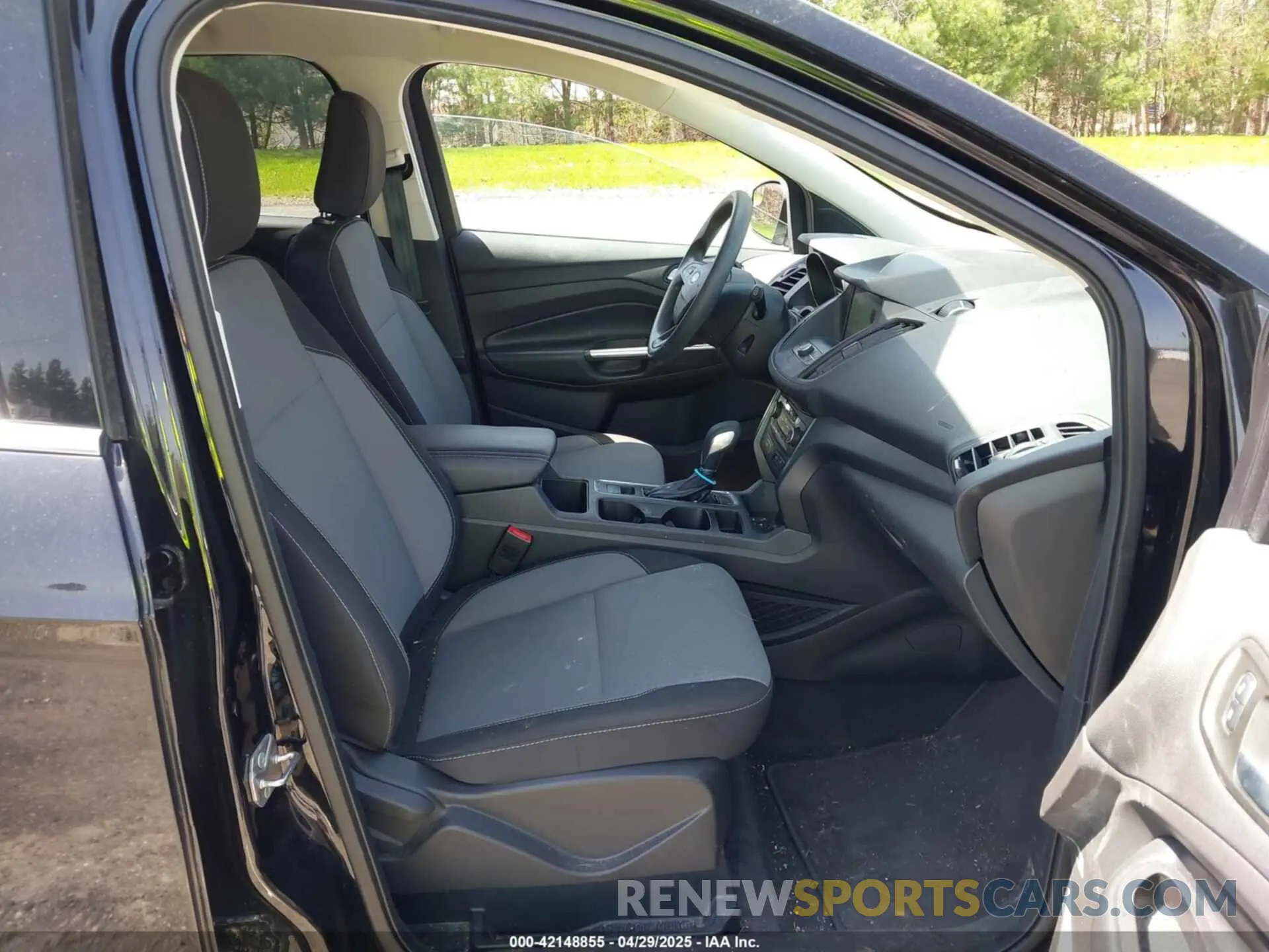 5 Photograph of a damaged car 1FMCU9GD4KUA83745 FORD ESCAPE 2019