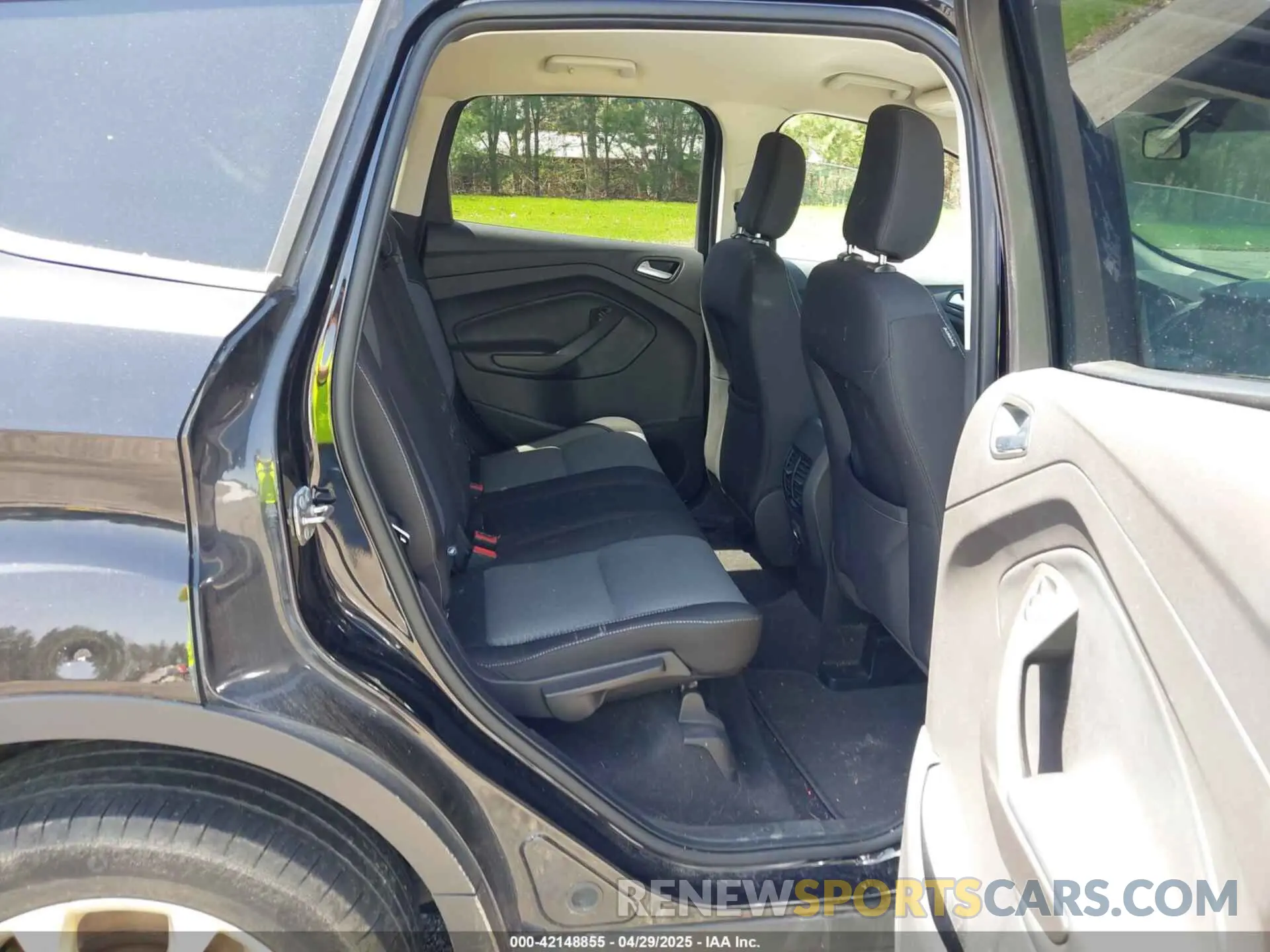 8 Photograph of a damaged car 1FMCU9GD4KUA83745 FORD ESCAPE 2019