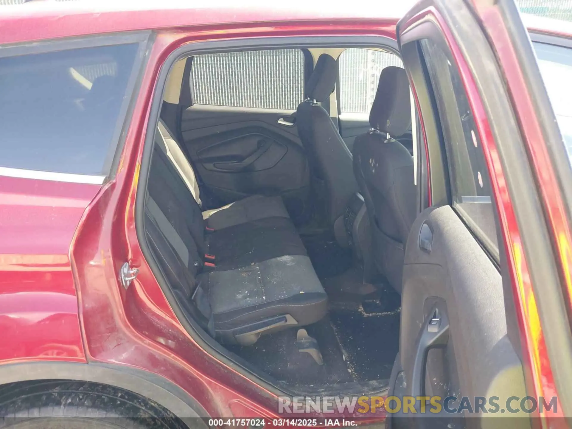 8 Photograph of a damaged car 1FMCU9GD4KUA96012 FORD ESCAPE 2019