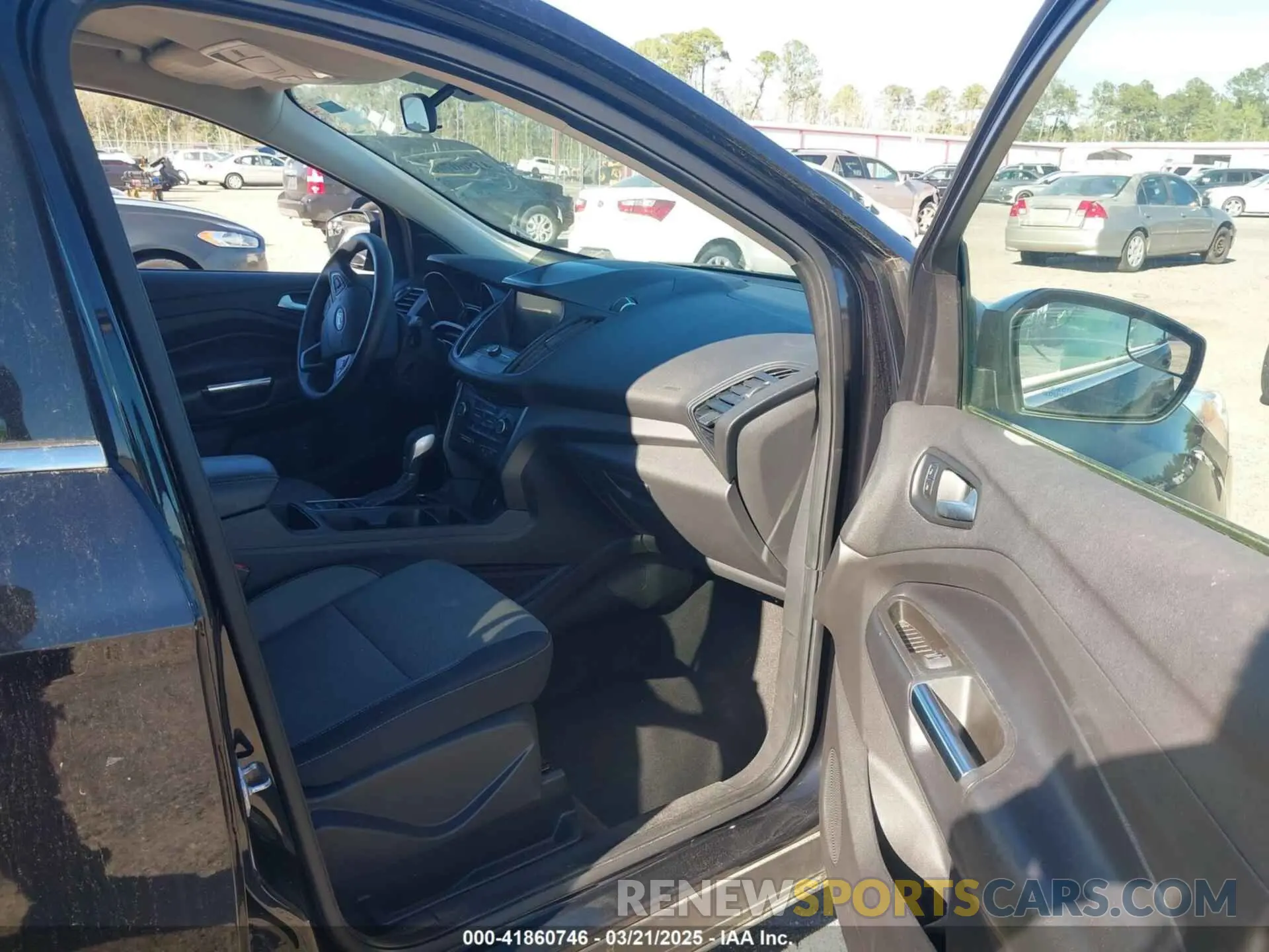 5 Photograph of a damaged car 1FMCU9GD4KUA96902 FORD ESCAPE 2019