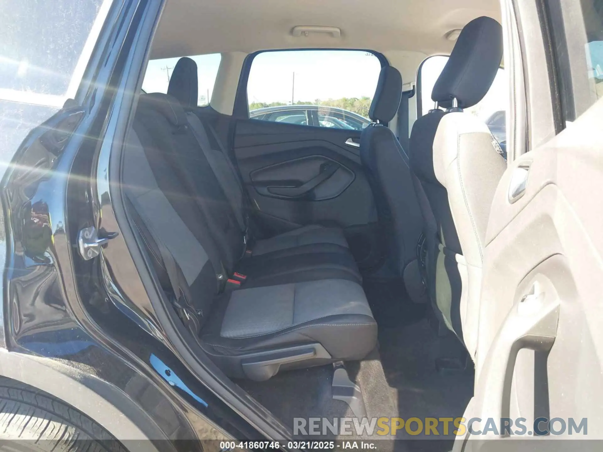 8 Photograph of a damaged car 1FMCU9GD4KUA96902 FORD ESCAPE 2019