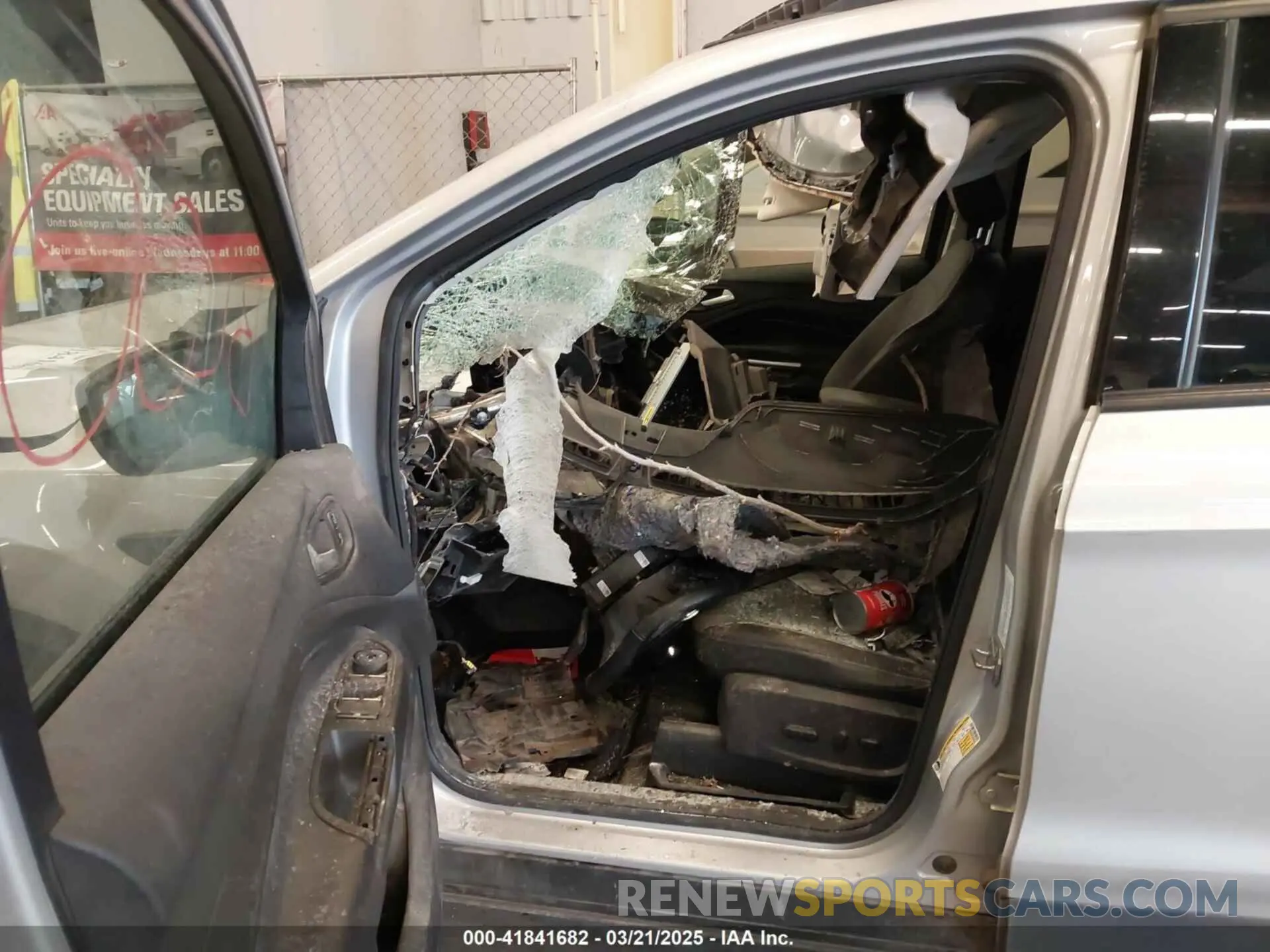 6 Photograph of a damaged car 1FMCU9GD4KUB06392 FORD ESCAPE 2019