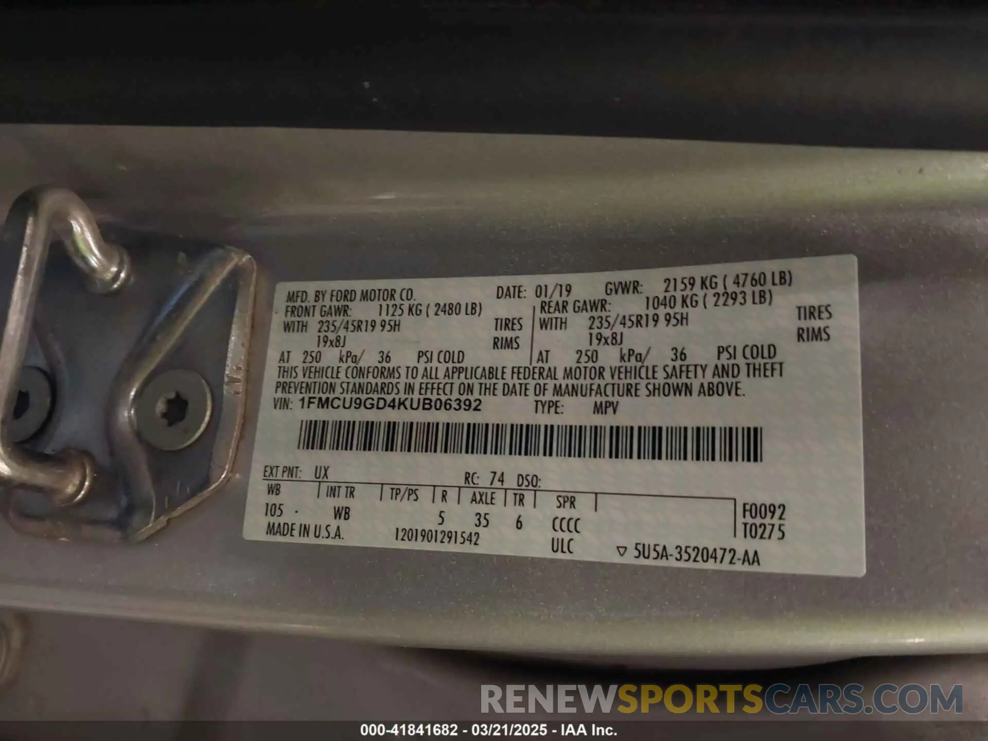 9 Photograph of a damaged car 1FMCU9GD4KUB06392 FORD ESCAPE 2019
