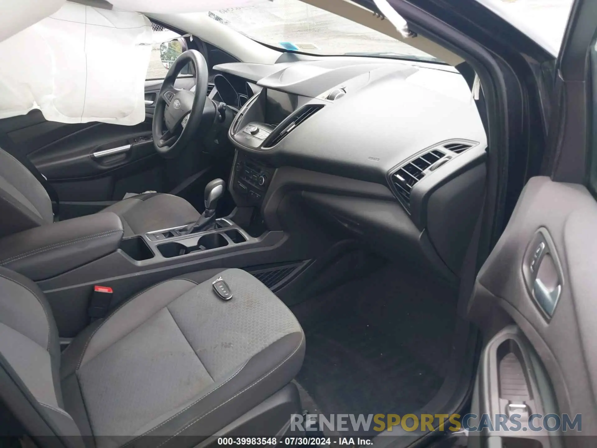 5 Photograph of a damaged car 1FMCU9GD4KUB22821 FORD ESCAPE 2019