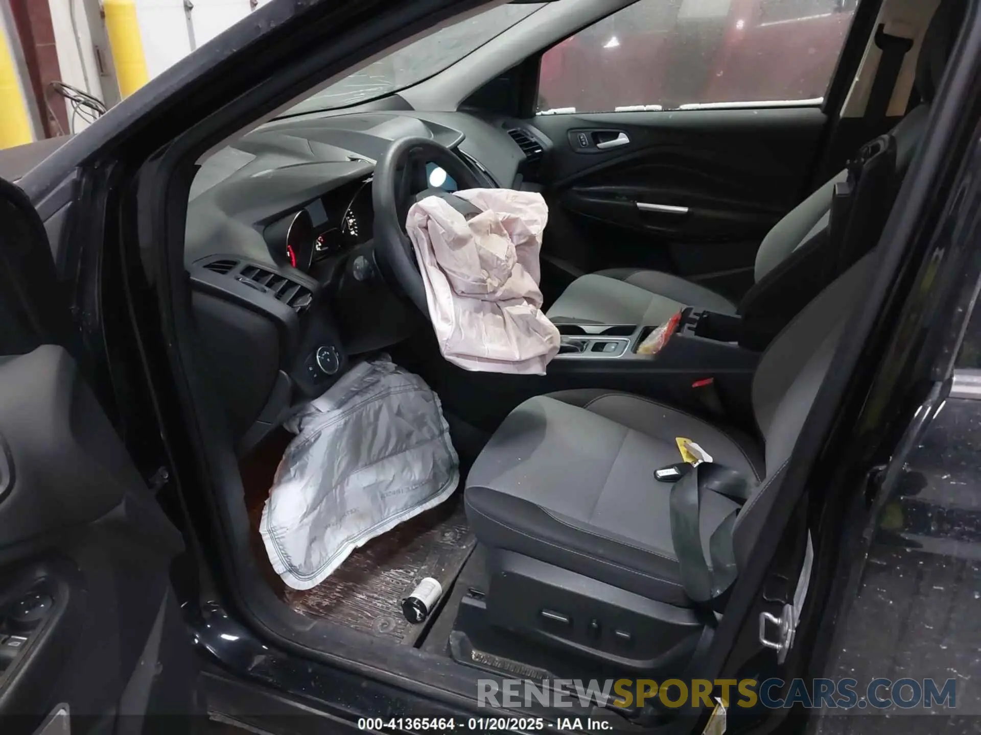 5 Photograph of a damaged car 1FMCU9GD4KUB30837 FORD ESCAPE 2019