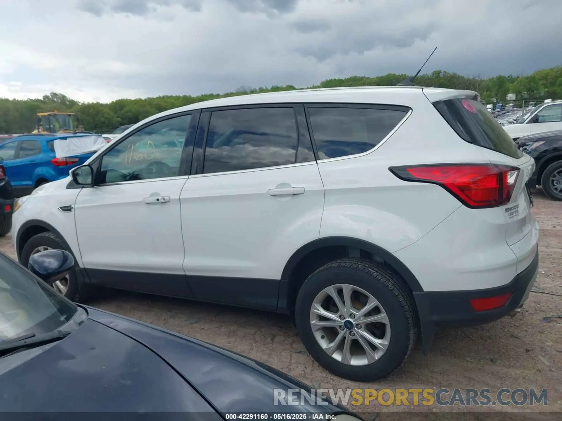 14 Photograph of a damaged car 1FMCU9GD4KUB31356 FORD ESCAPE 2019