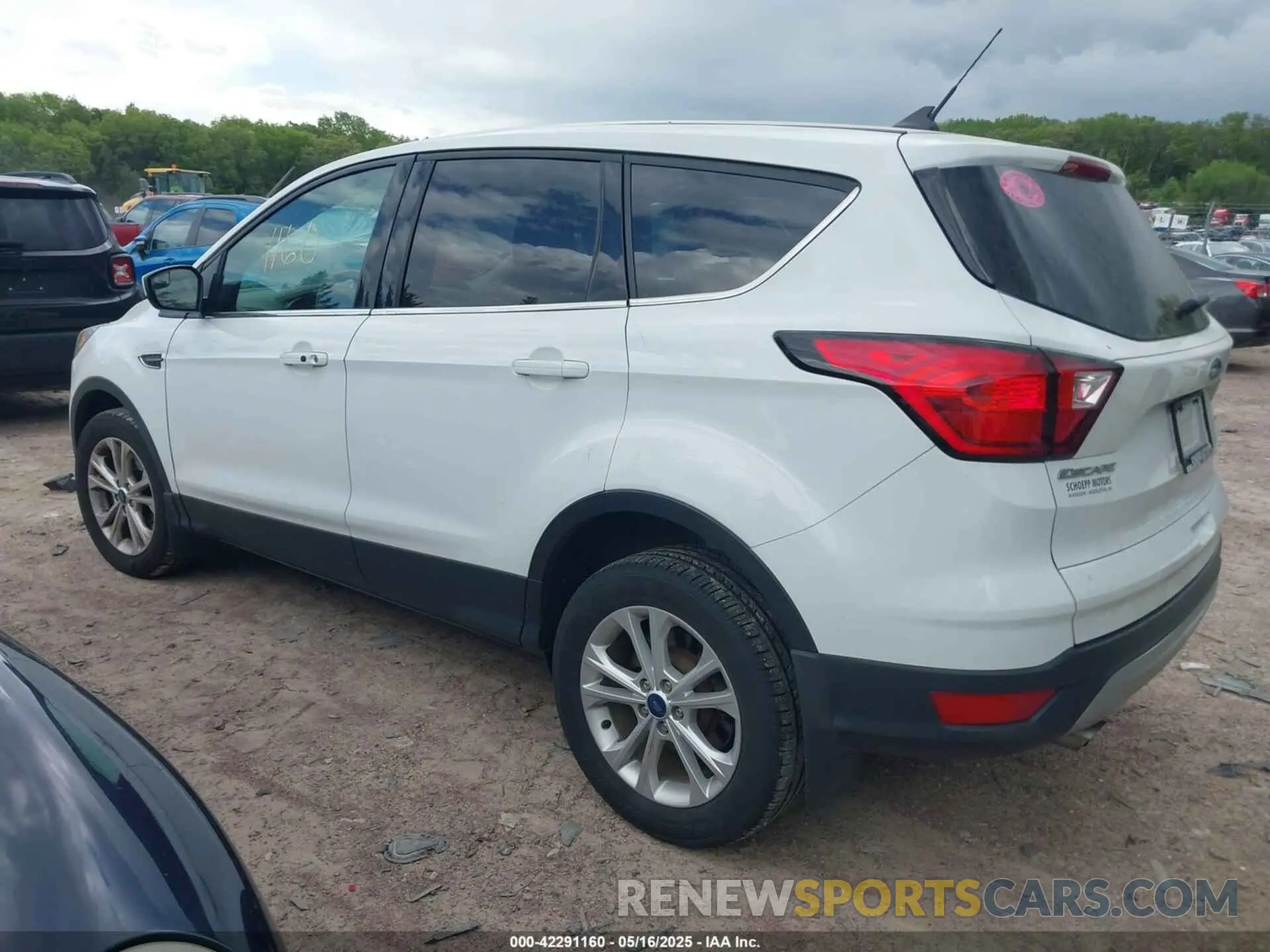 3 Photograph of a damaged car 1FMCU9GD4KUB31356 FORD ESCAPE 2019