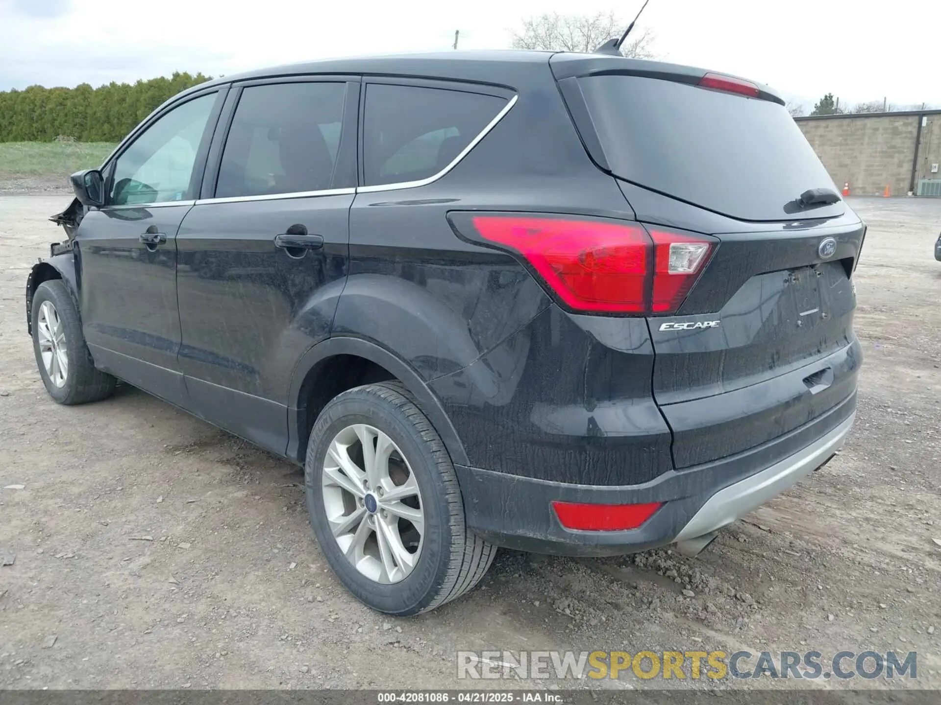 3 Photograph of a damaged car 1FMCU9GD4KUB44754 FORD ESCAPE 2019