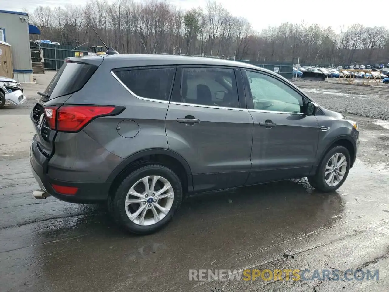 3 Photograph of a damaged car 1FMCU9GD4KUB44804 FORD ESCAPE 2019