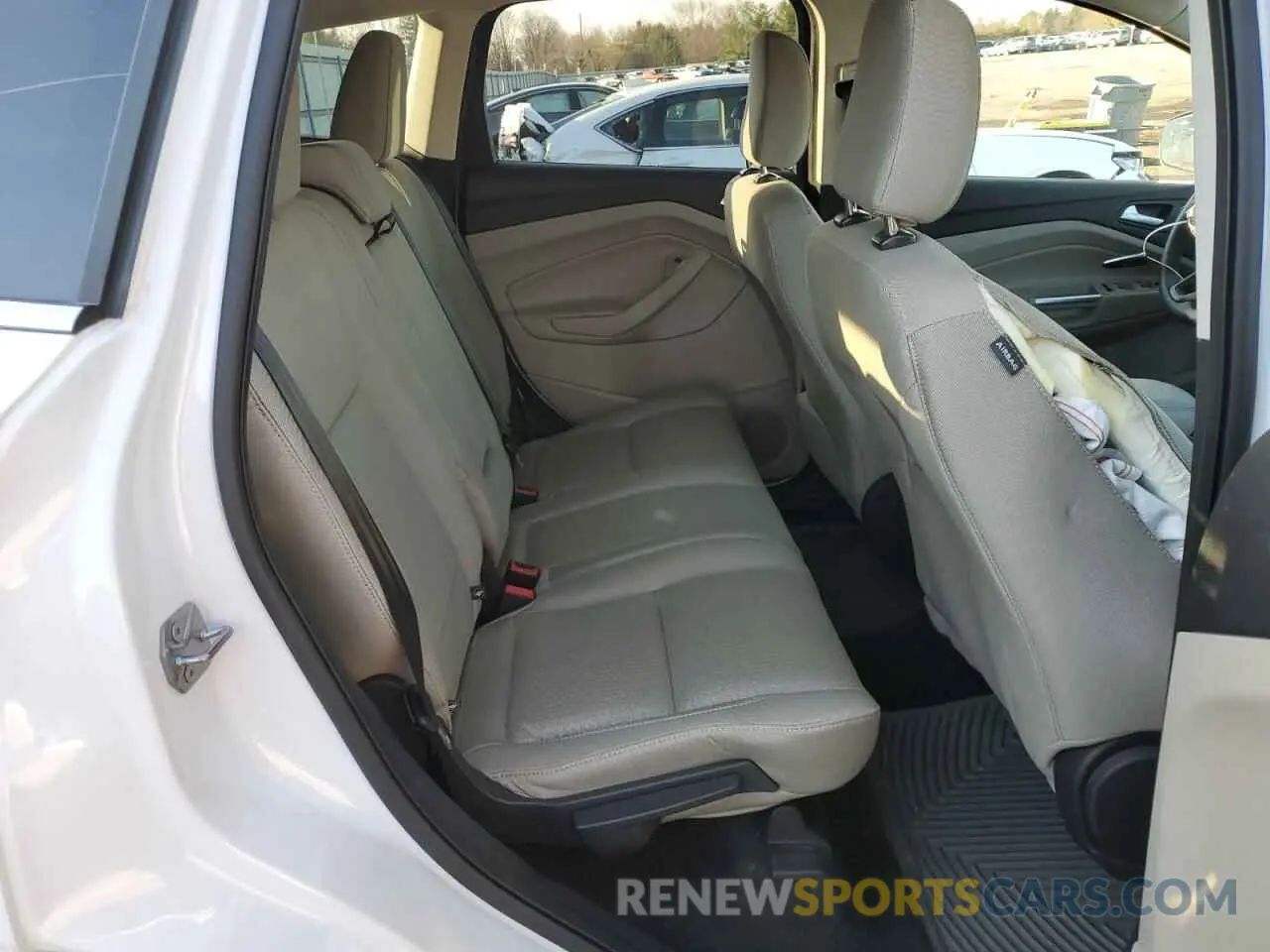 10 Photograph of a damaged car 1FMCU9GD4KUB92674 FORD ESCAPE 2019