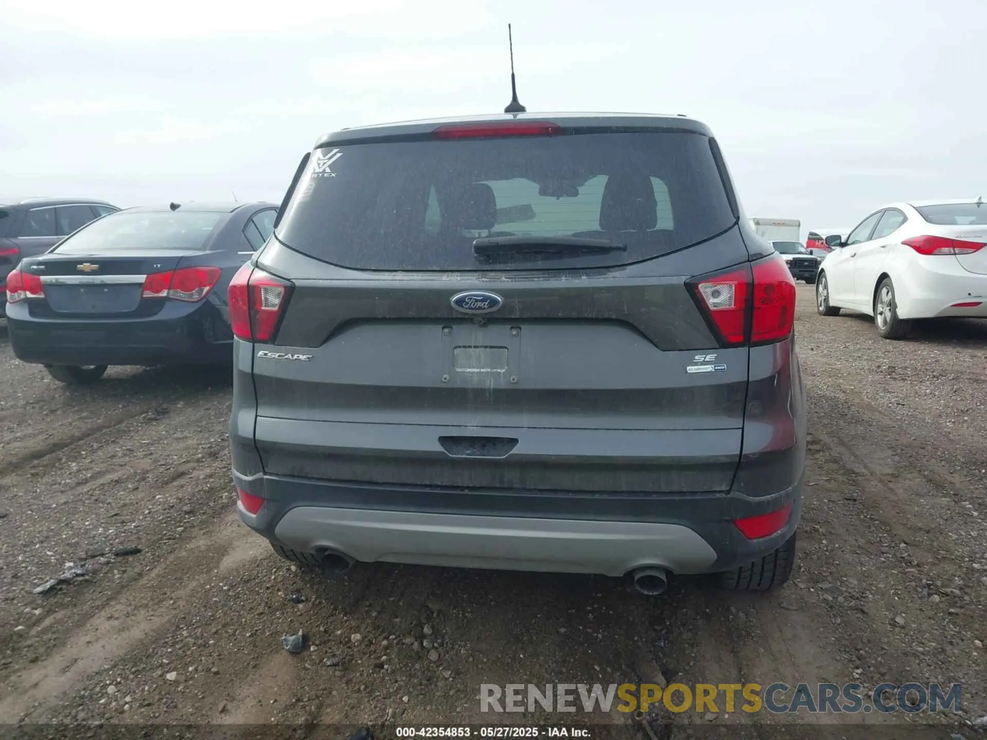 17 Photograph of a damaged car 1FMCU9GD4KUC00465 FORD ESCAPE 2019