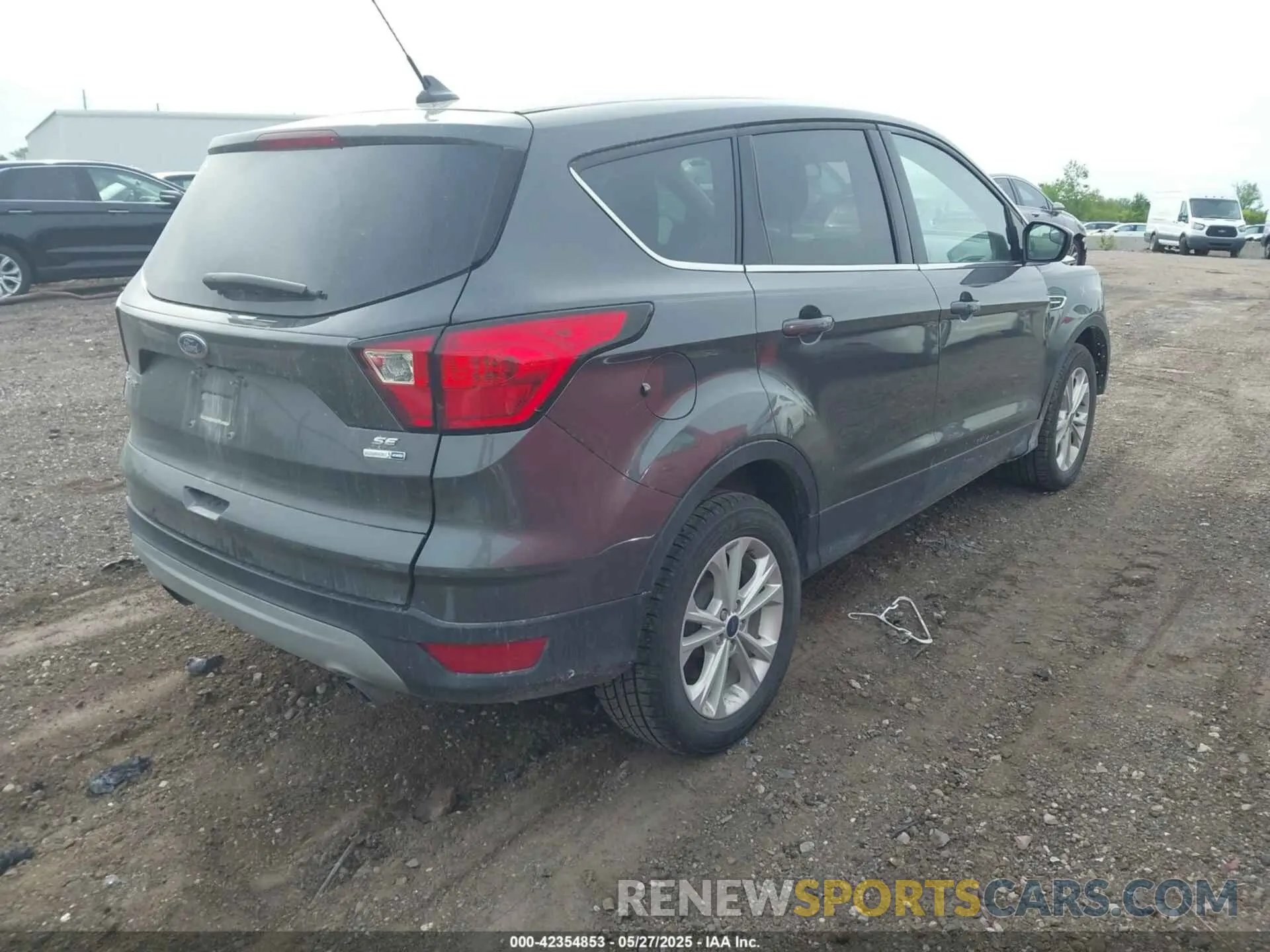 4 Photograph of a damaged car 1FMCU9GD4KUC00465 FORD ESCAPE 2019