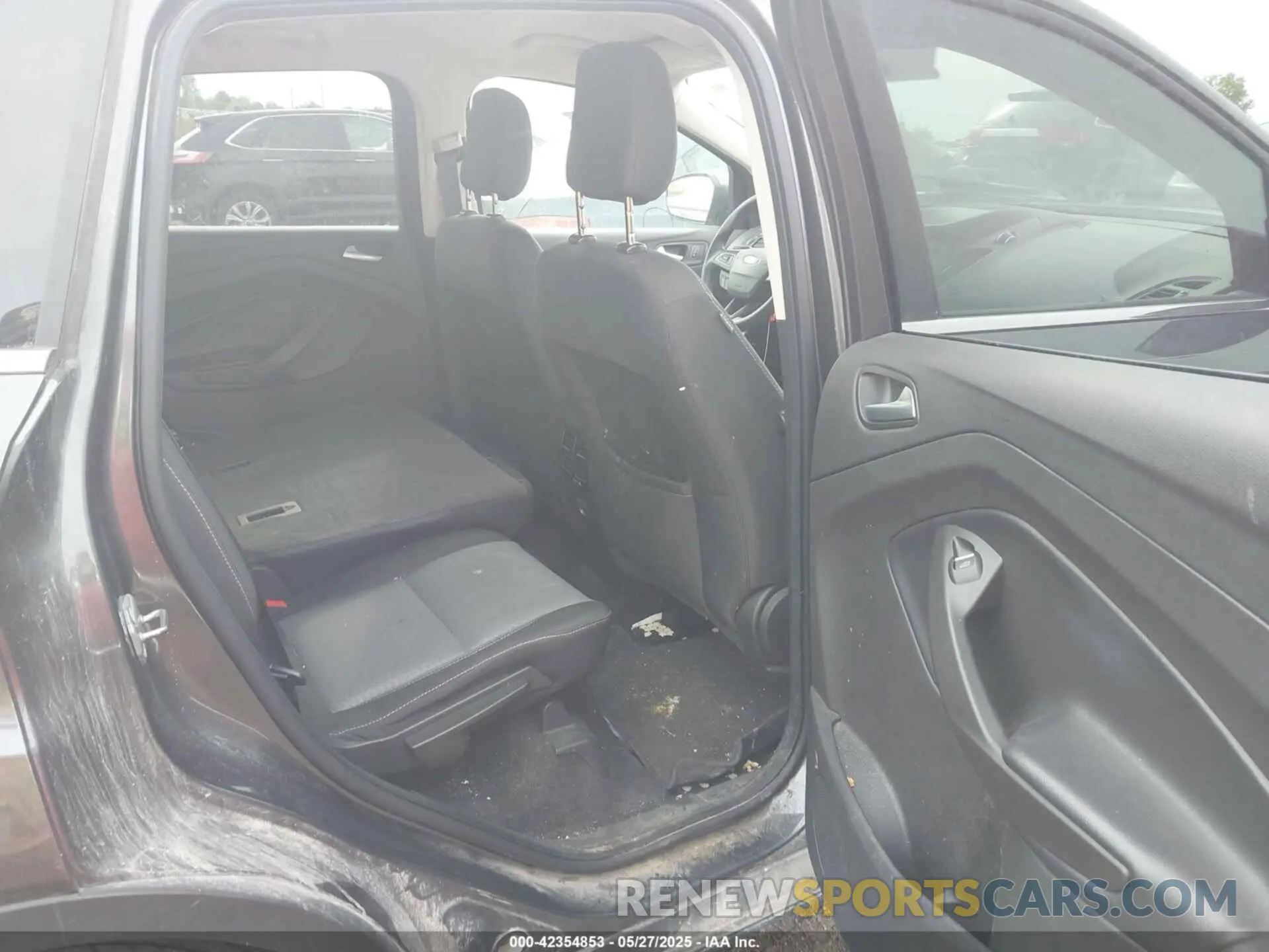 8 Photograph of a damaged car 1FMCU9GD4KUC00465 FORD ESCAPE 2019